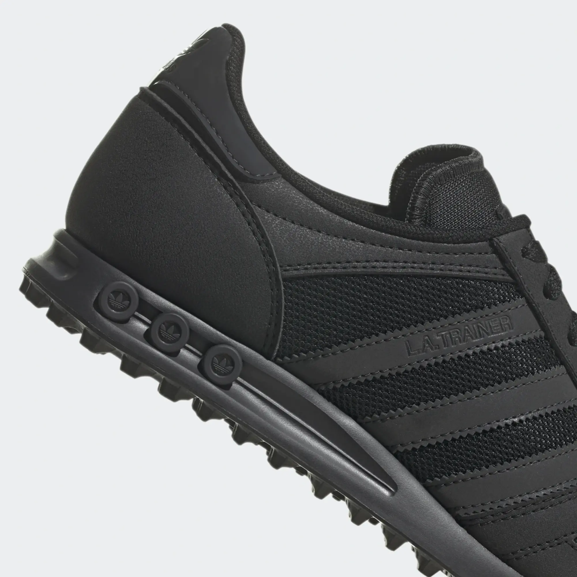 LA Trainer Shoes - Core Black / Carbon / Core Black | B23707 | FOOTY.COM
