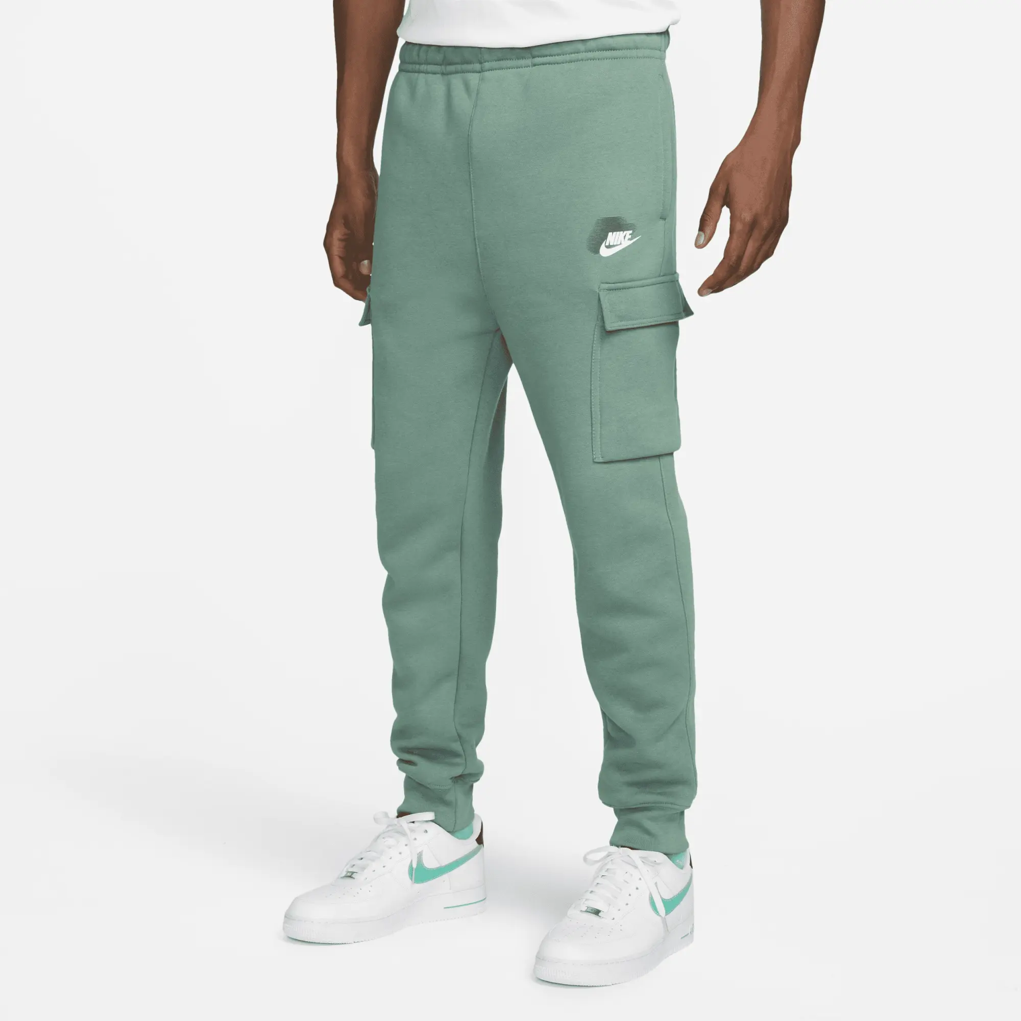 Nike Sportswear Standard Issue Men's Cargo Trousers - Green