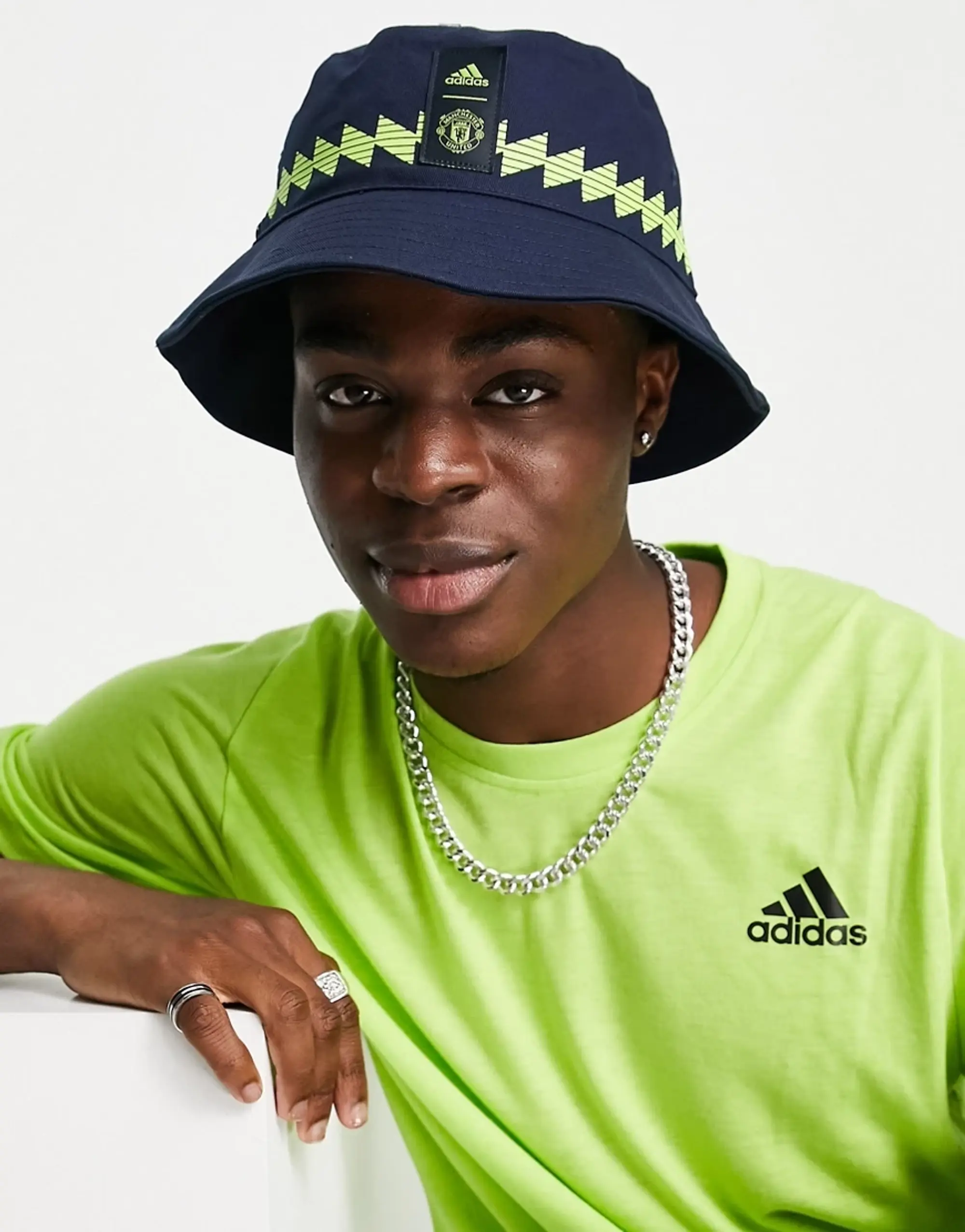 Adidas Football Manchester United Fc Lifestyler Bucket Hat In Navy