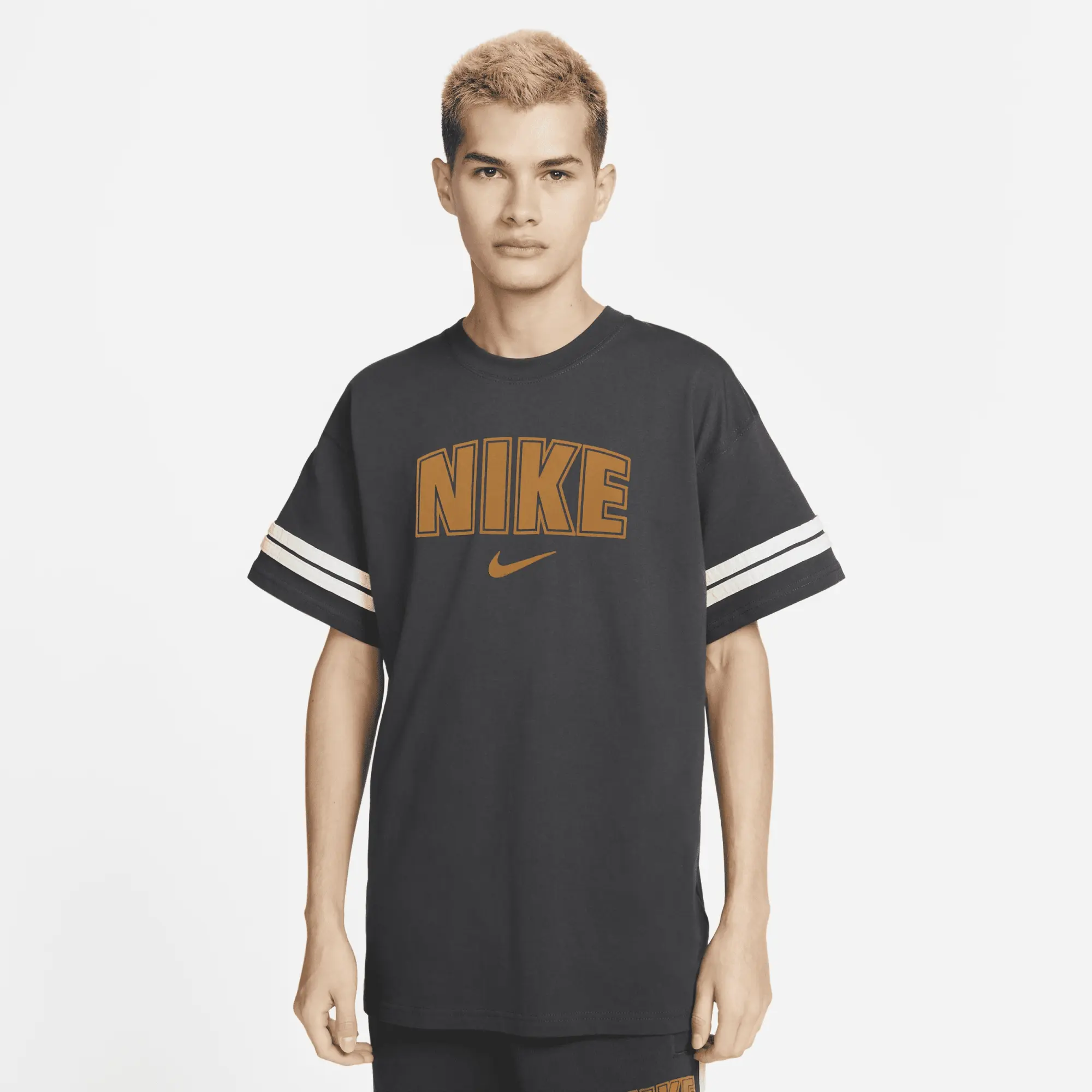 Nike T-Shirt With Retro Chest Print In Dark Smoke Grey