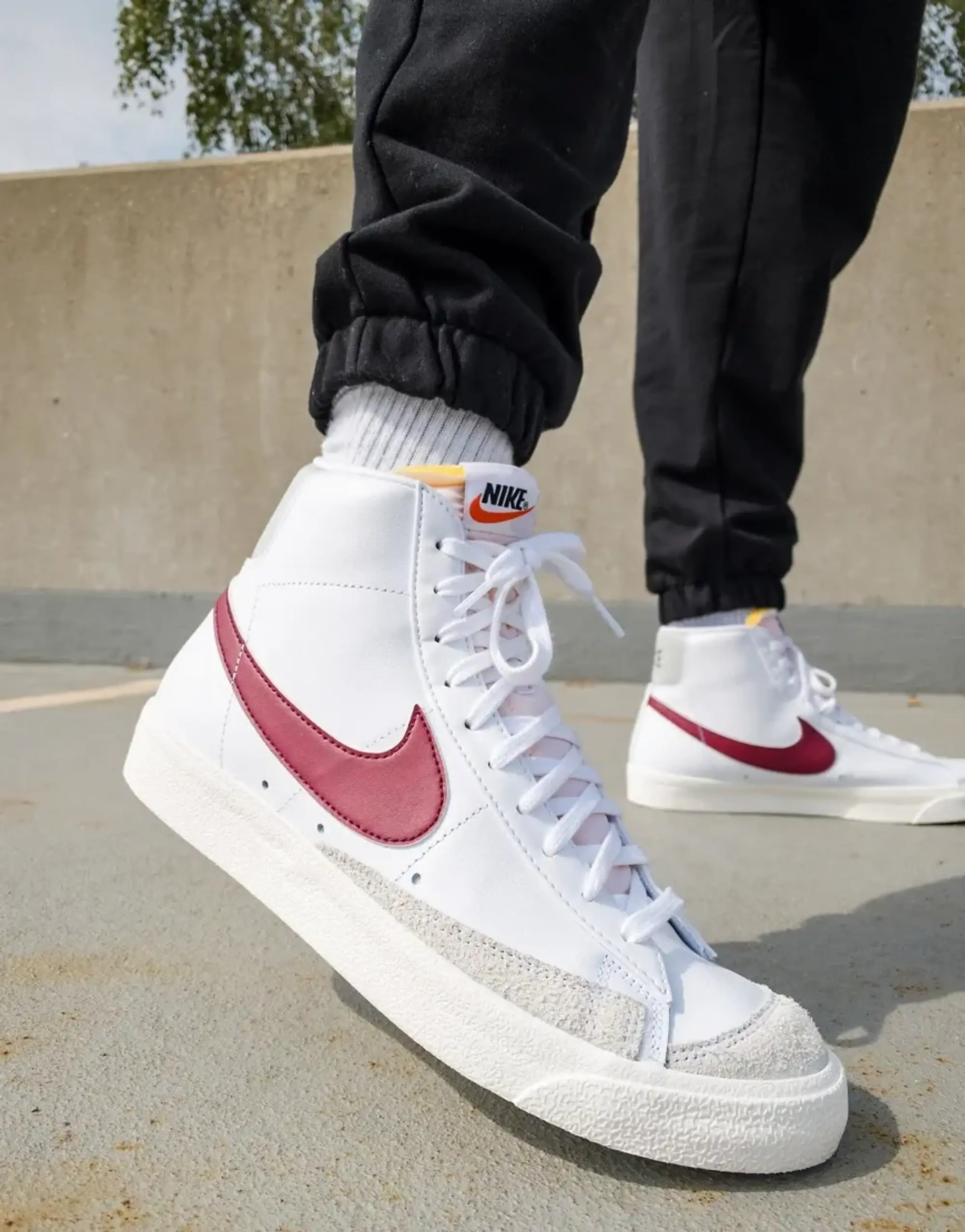 Nike Blazer Mid '77 Vintage Trainers In White And Beetroot Red