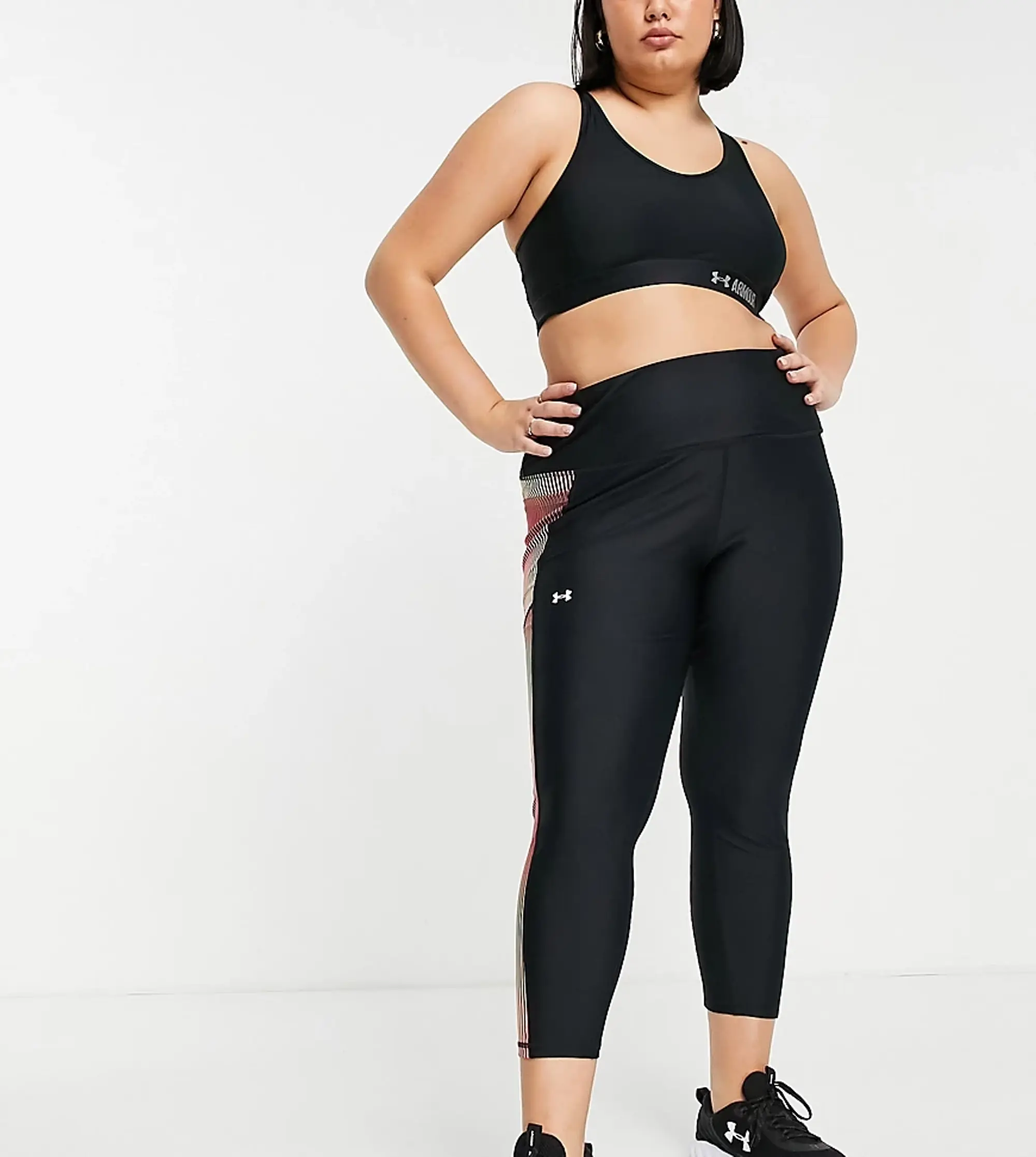 Under Armour Plus Heatgear Leggings With Side Panel In Black, 1367975-002