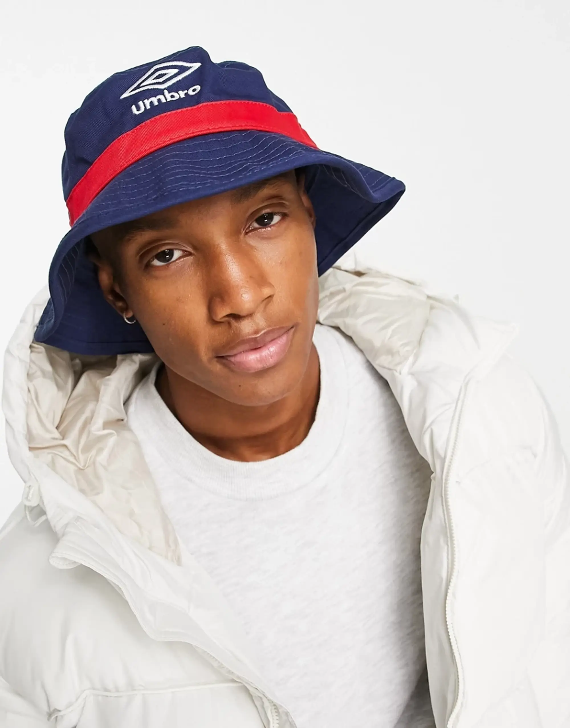 Umbro Home Turf Bucket Hat In Navy And Red-Multi