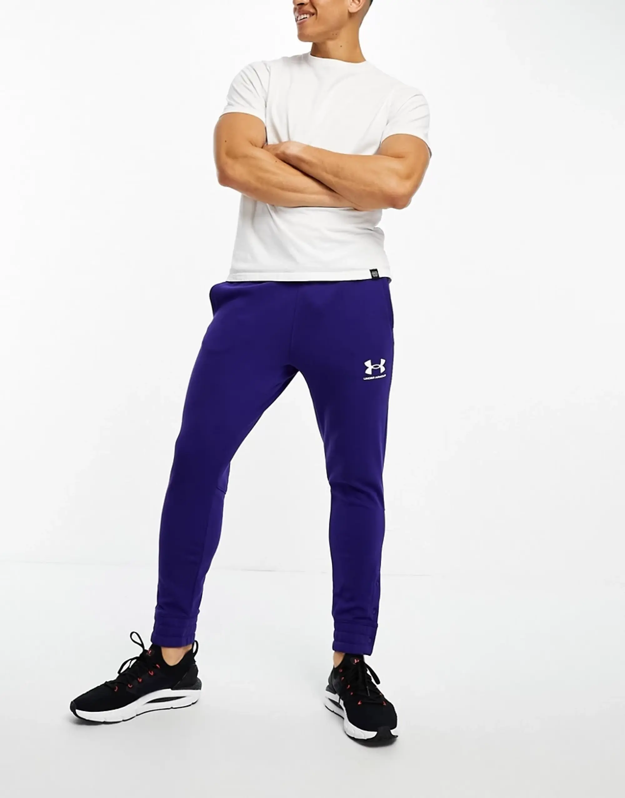 Under Armour Accelerate Jogger In Dark Blue