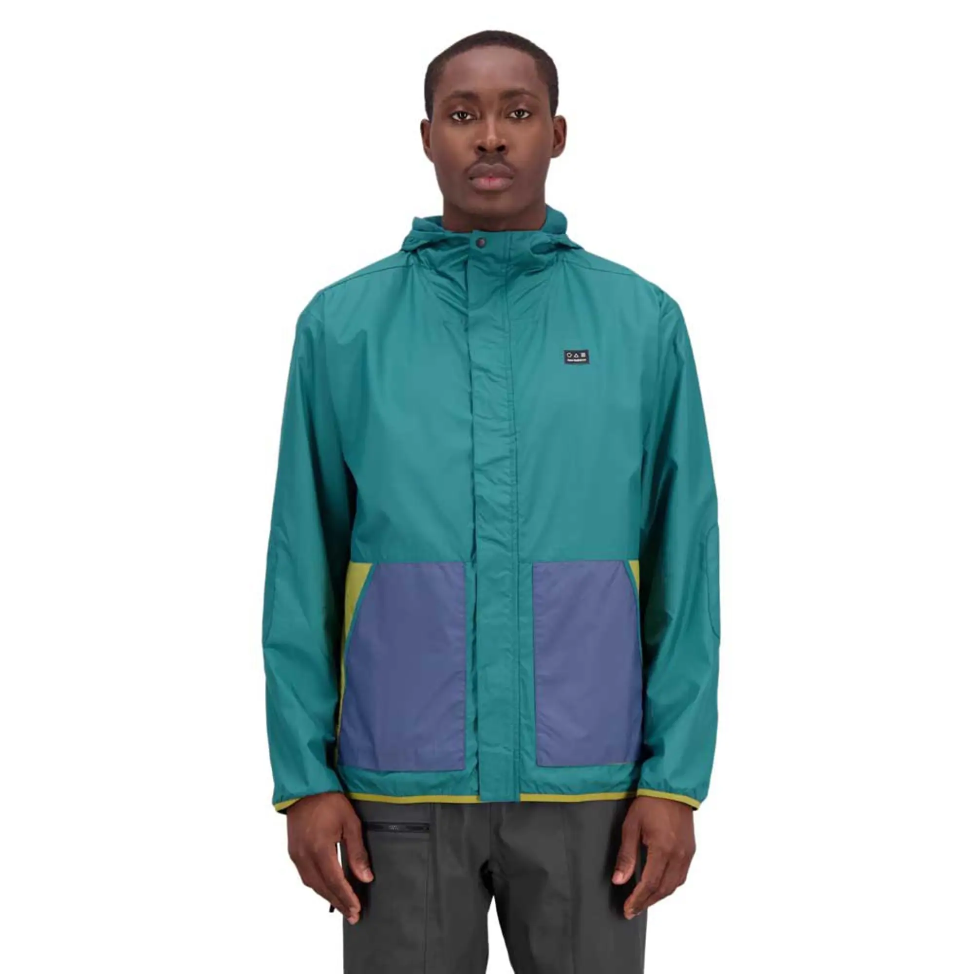 New Balance Men's AT Woven Jacket in Green/vert Polywoven