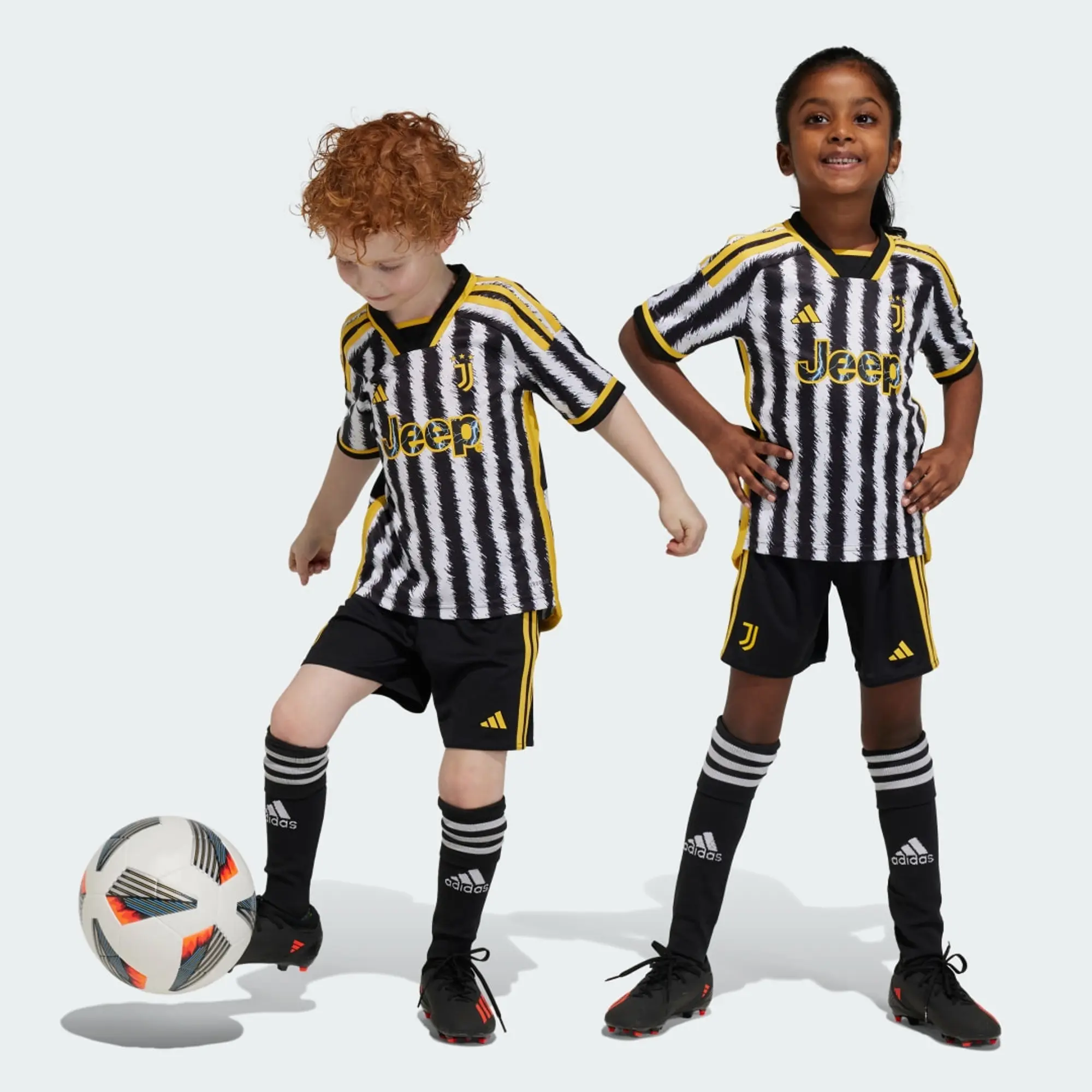 adidas Juventus Kids SS Home Mini Kit 2023/24
