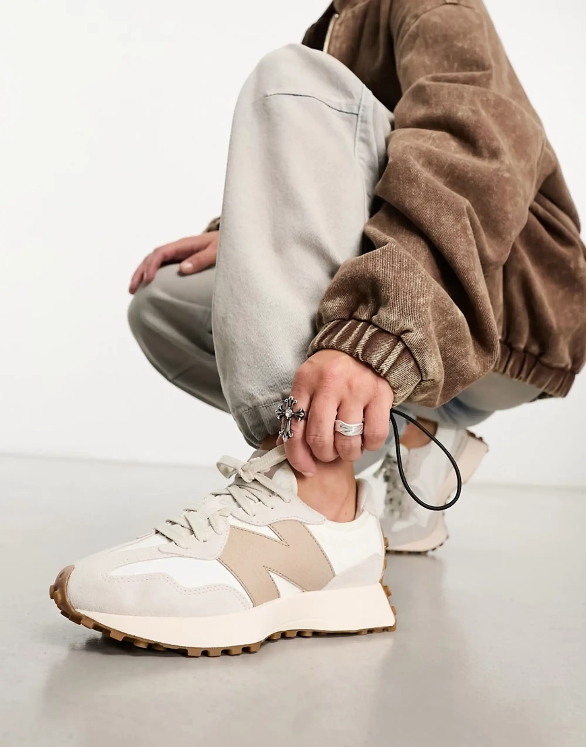 New Balance 327 trainers in white & brown
