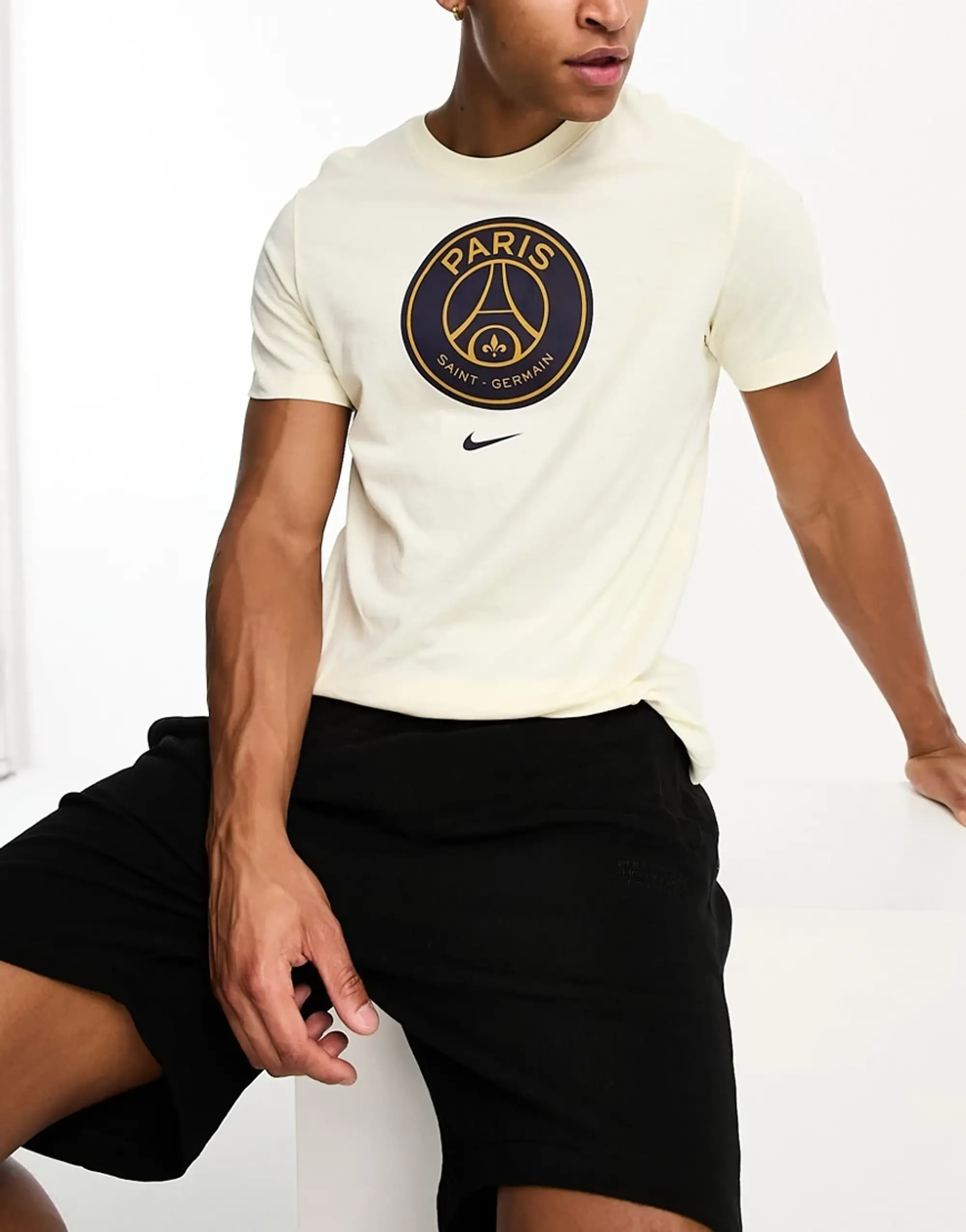 Nike Football Paris Saint-Germain Crest T-Shirt In Off White