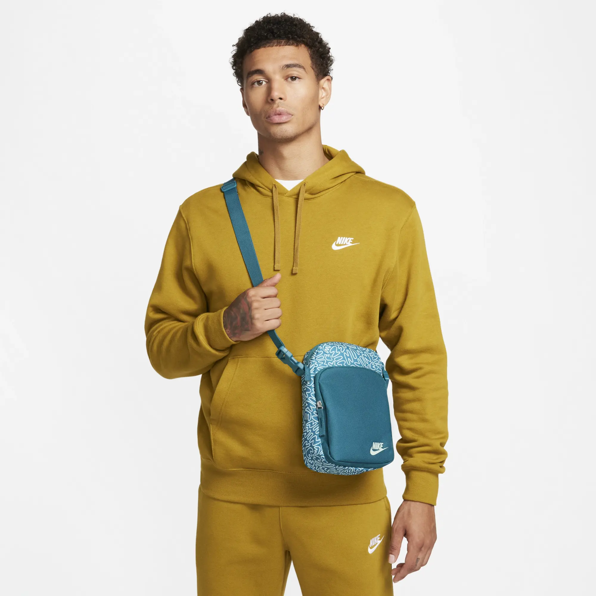 Nike Heritage Cross-Body Bag (4L) - Green | FB2861-381 | FOOTY.COM
