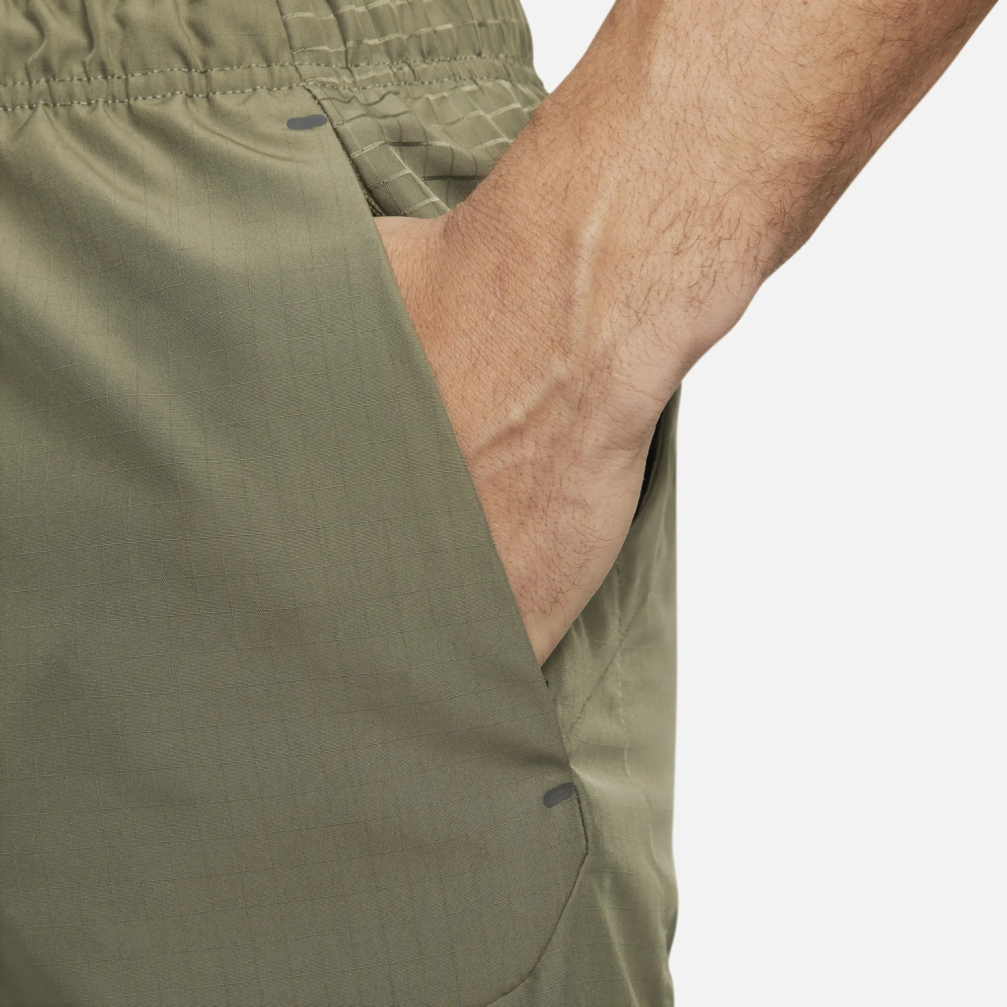Nike Dri-FIT ADV APS Men's 15cm (approx.) Unlined Versatile Shorts - Green