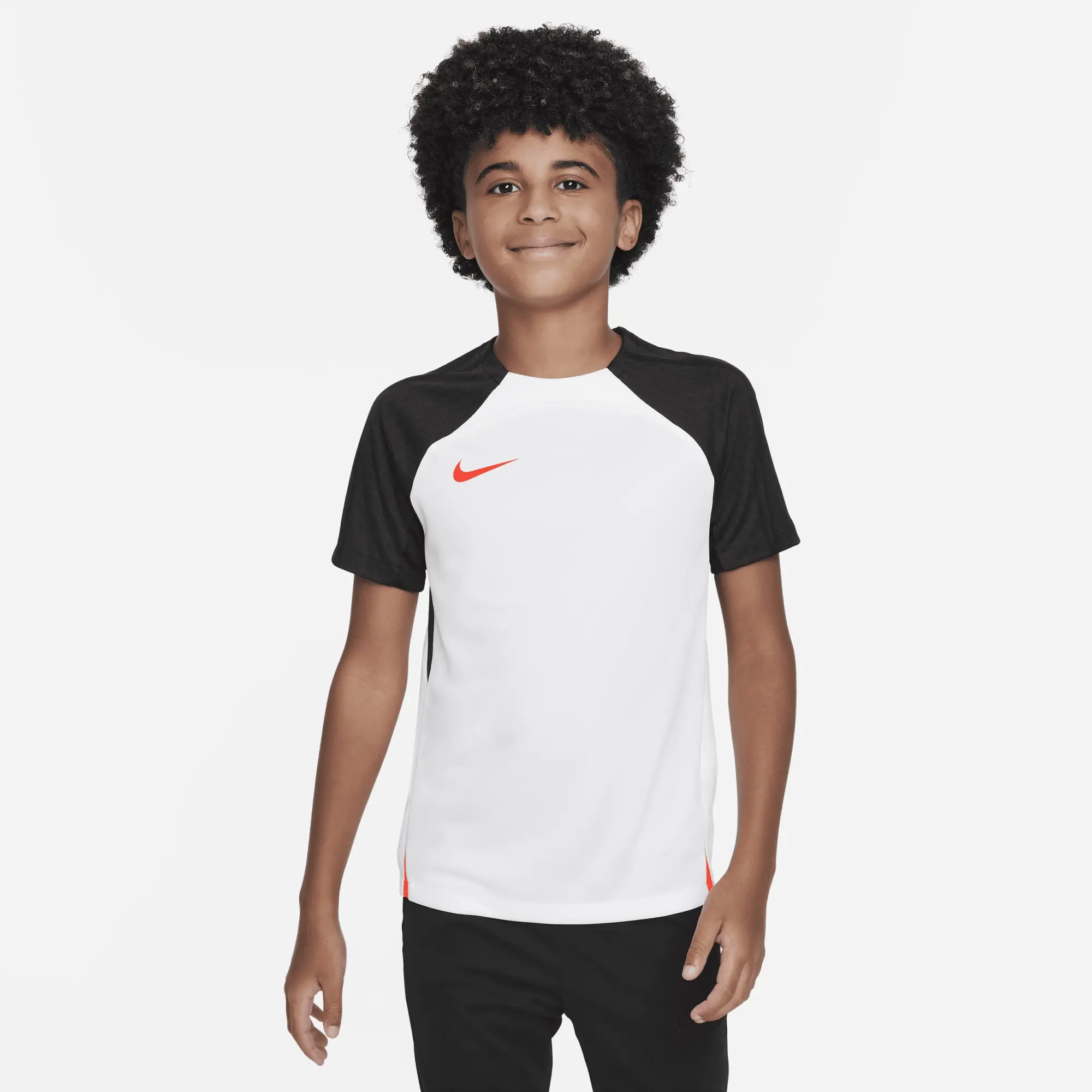 Nike Dri-FIT Strike Older Kids' Short-Sleeve Football Top - White