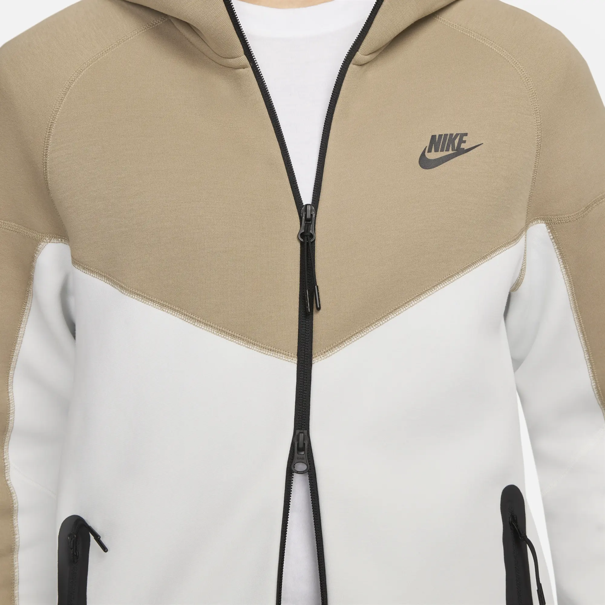 Nike Tech Fleece - White | FB7921-121 | FOOTY.COM