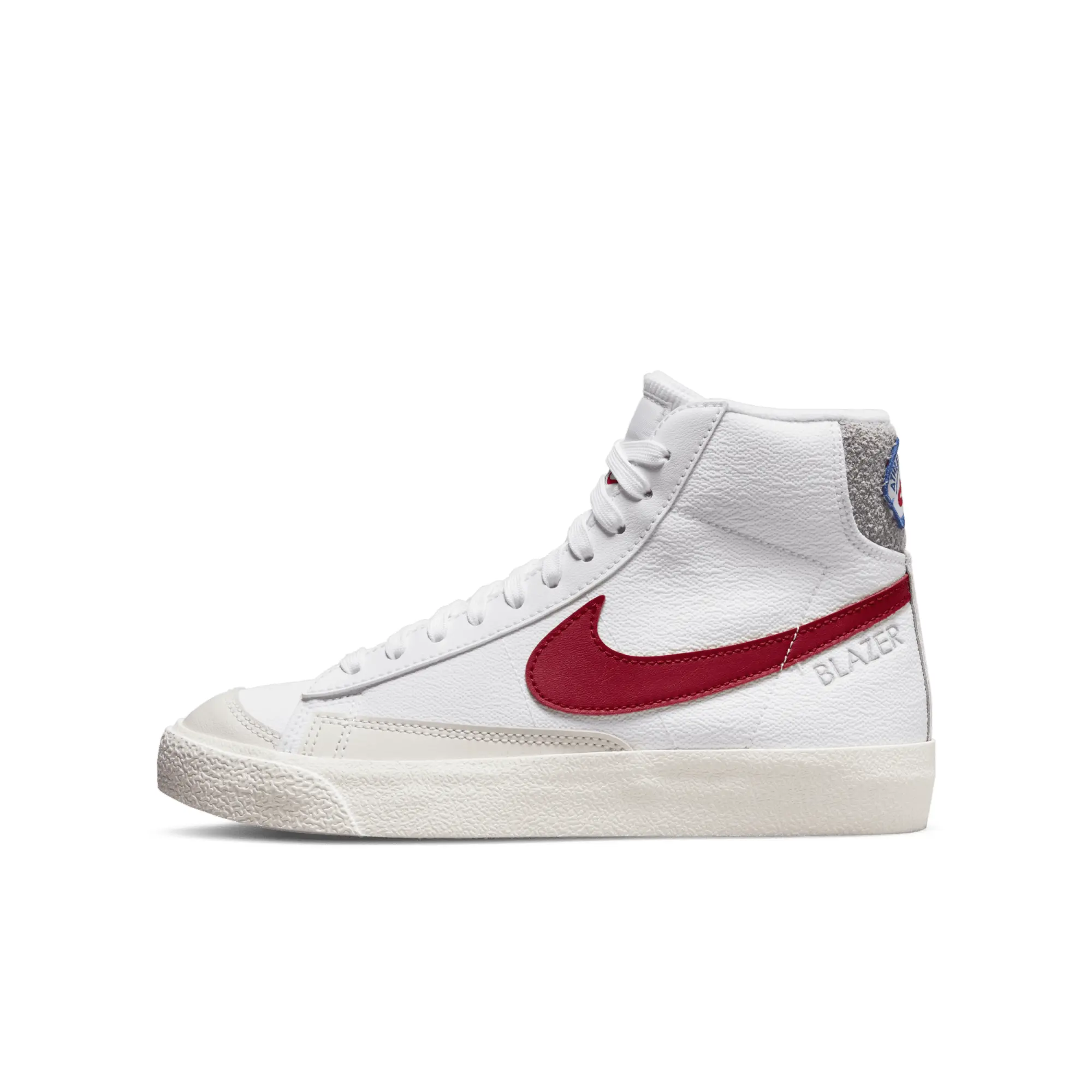 Nike white & red blazer mid 77 Youth trainers