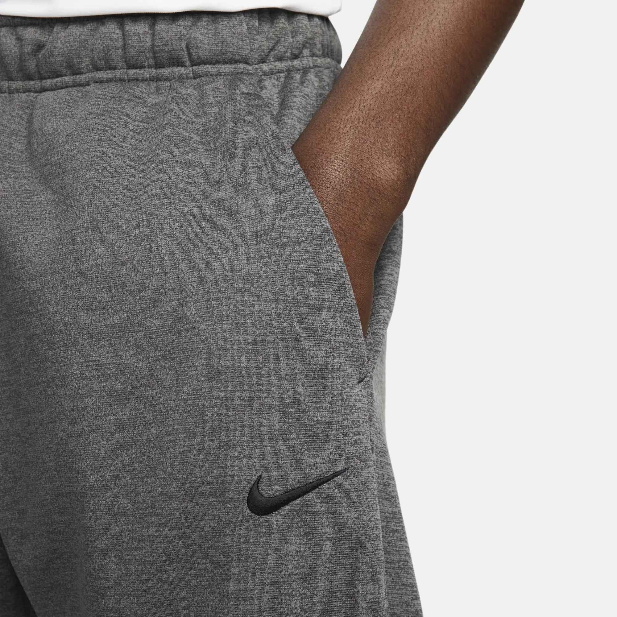 Men's Nike Therma Fleece Taper Pants in Grey/Black