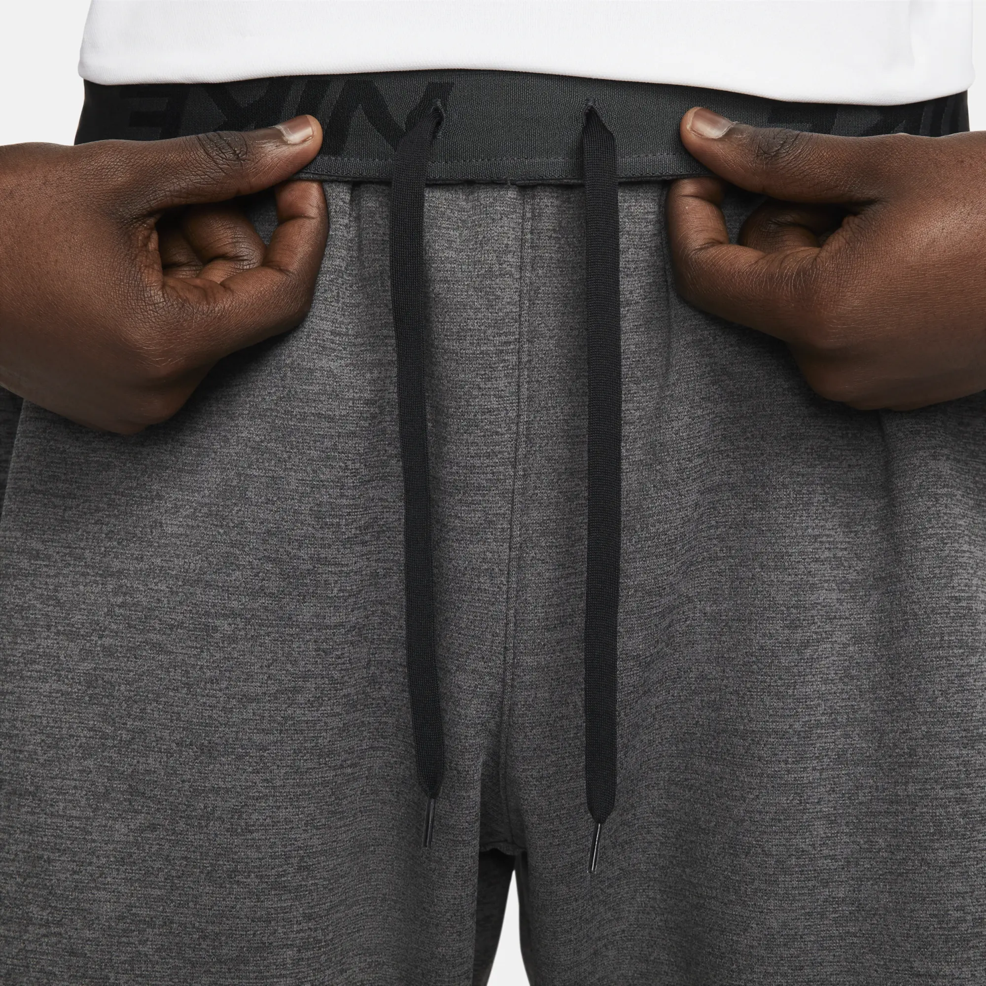 Men's Nike Therma Fleece Taper Pants in Grey/Black