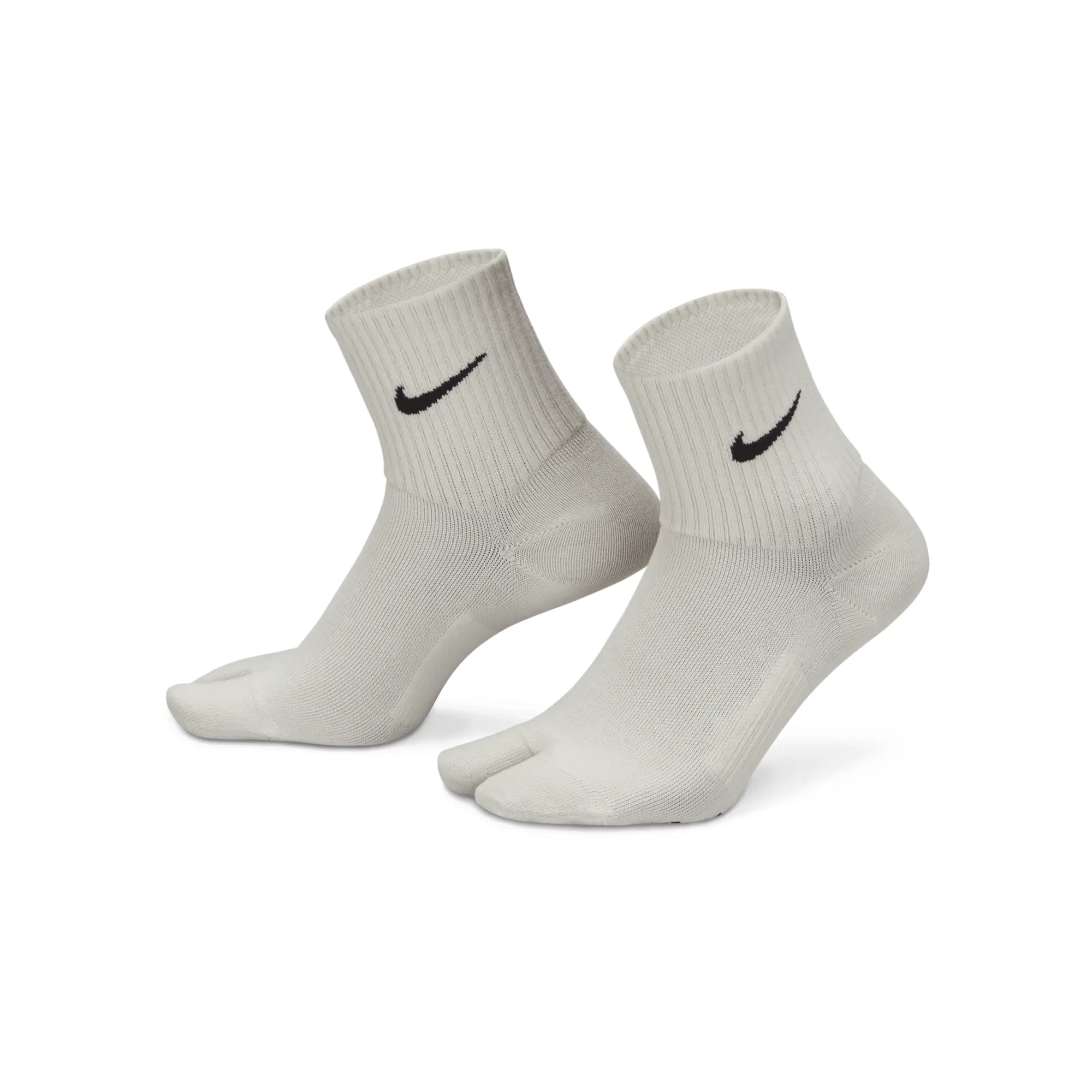 Nike Everyday Plus Lightweight Ankle Split Toe Socks Grey DV9475 072 FOOTY.COM