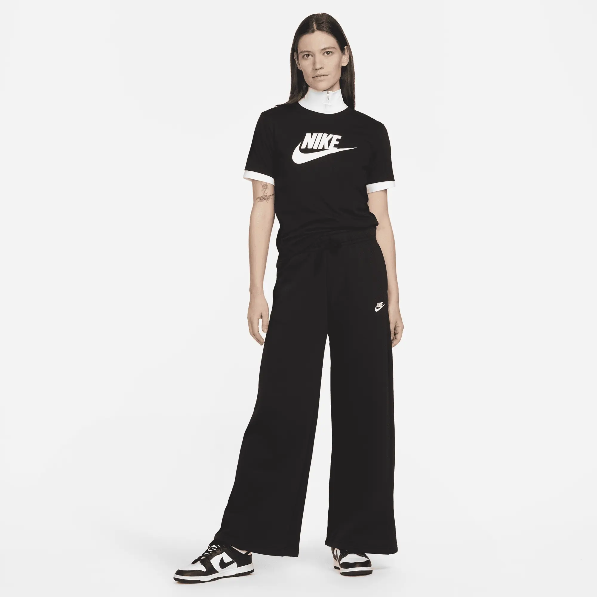 Nike Sportswear Essentials Women's Logo T-Shirt - Black - Cotton/Polyester