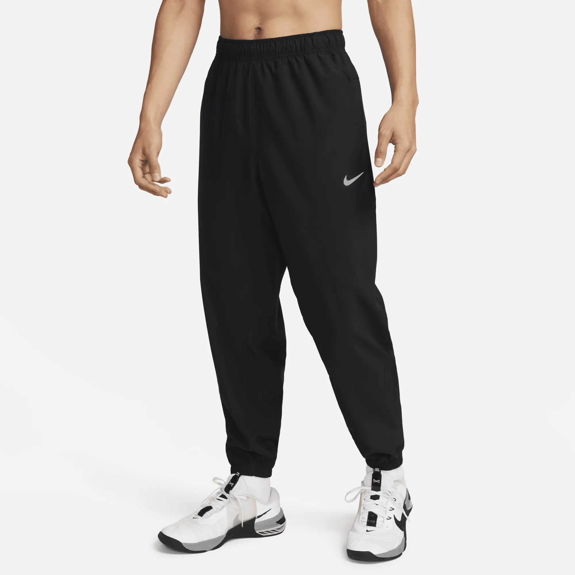Men's Nike Form Train Woven Taper Pants in Black/Silver