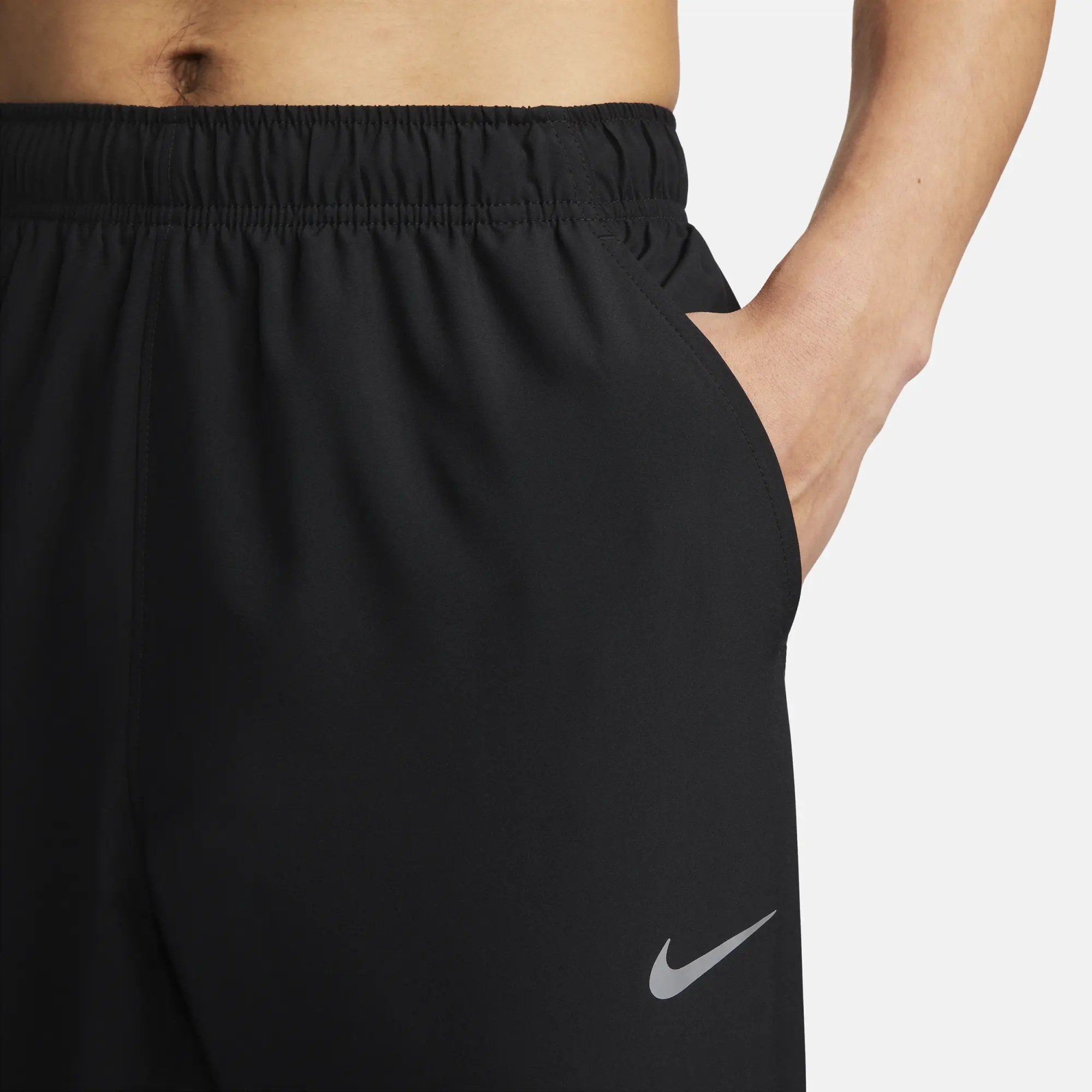 Men's Nike Form Train Woven Taper Pants in Black/Silver
