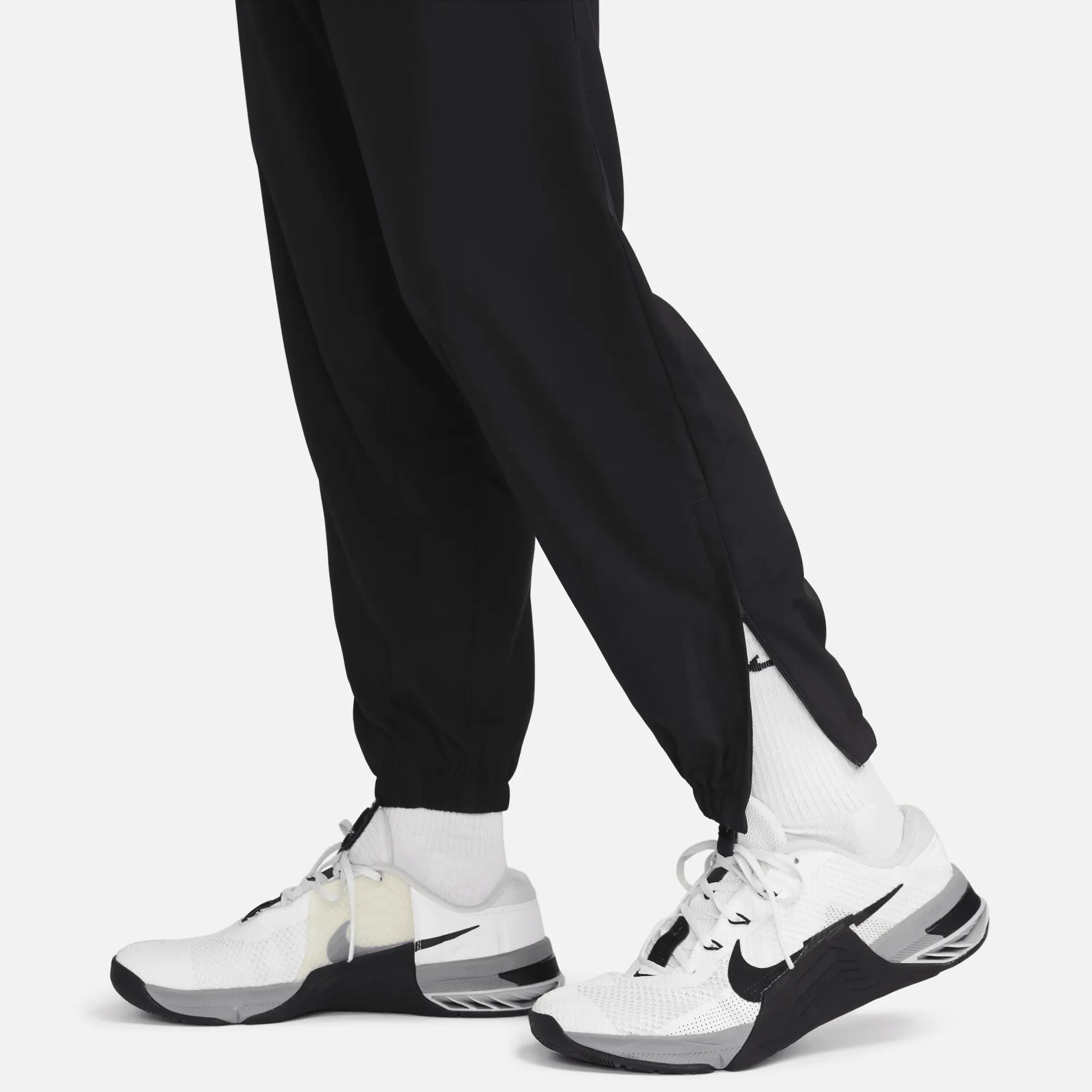 Men's Nike Form Train Woven Taper Pants in Black/Silver