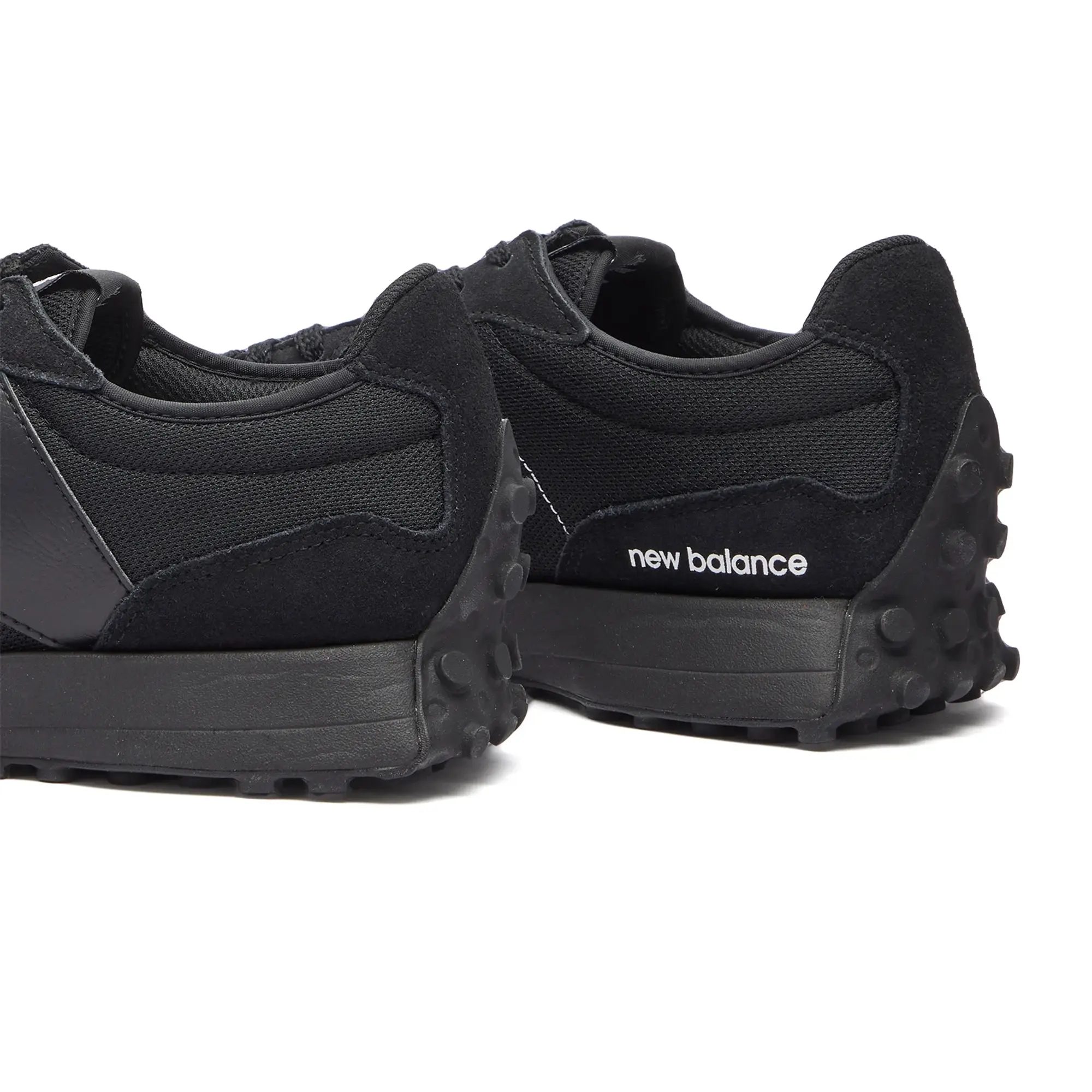 New Balance 327 trainers in black