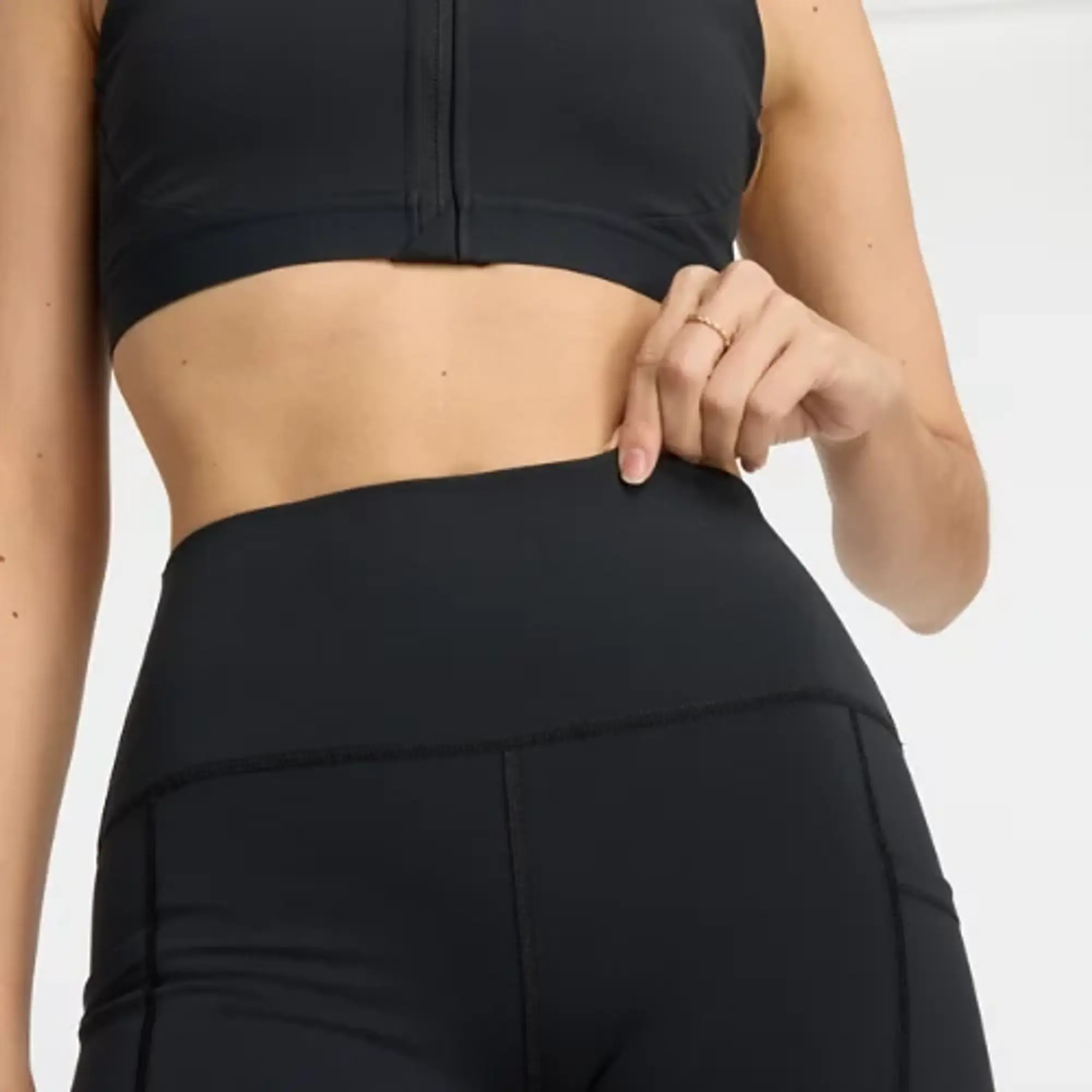 New Balance Women's NB Sleek Pocket High Rise Short 6 in Black Poly Knit