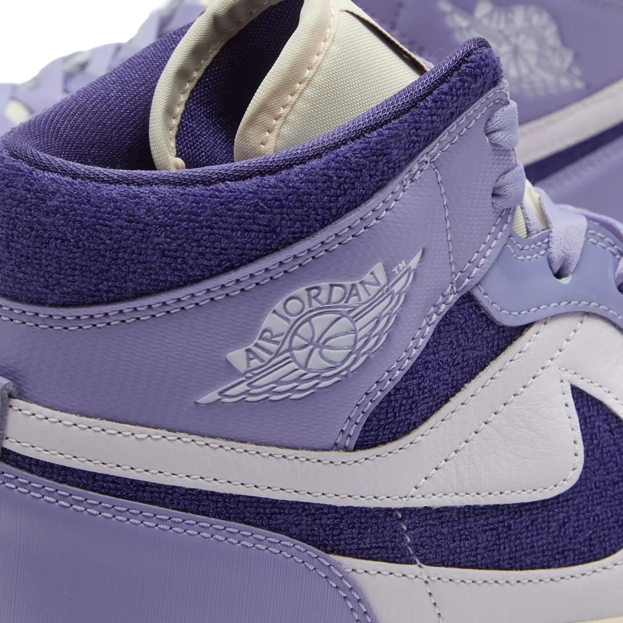 Nike Jordan Womens Air Jordan 1 Mid SE