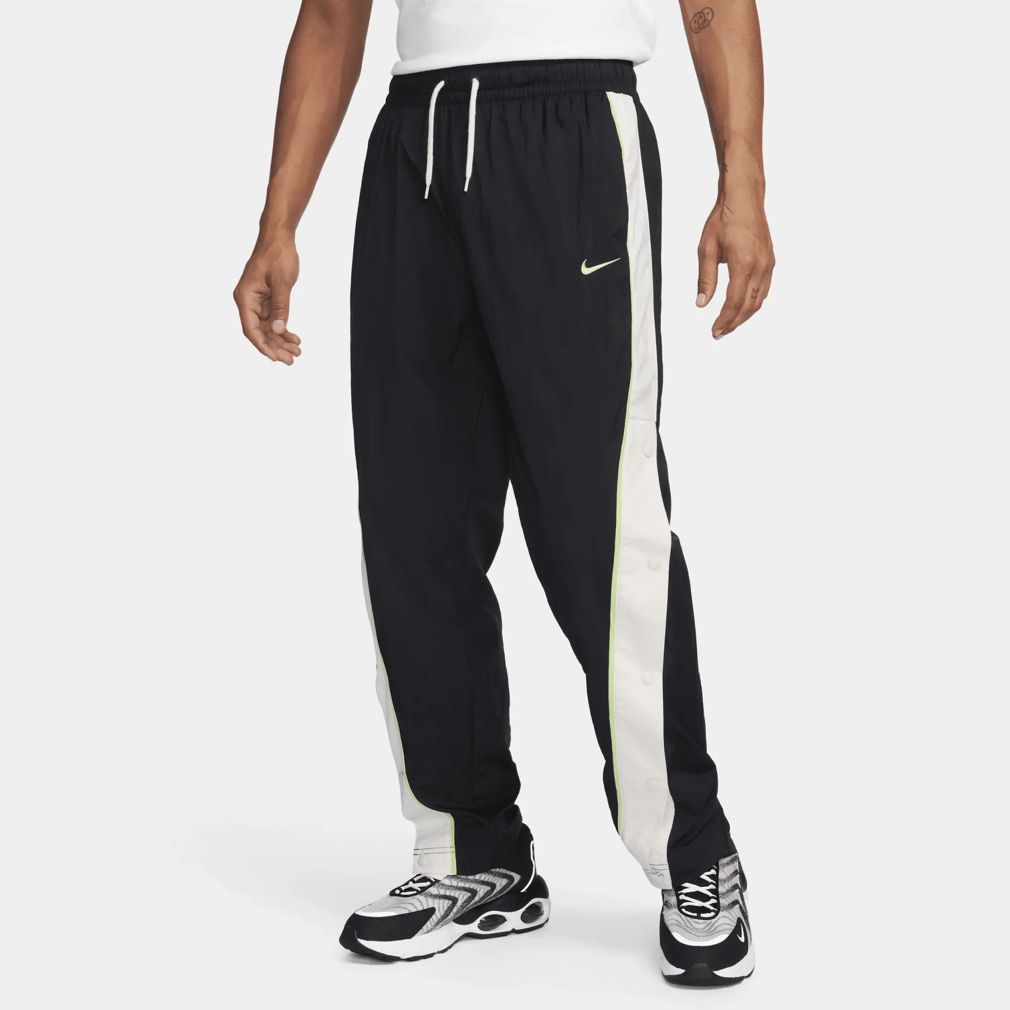 Nike Basketball Woven Joggers With Side Popper Detail-Black