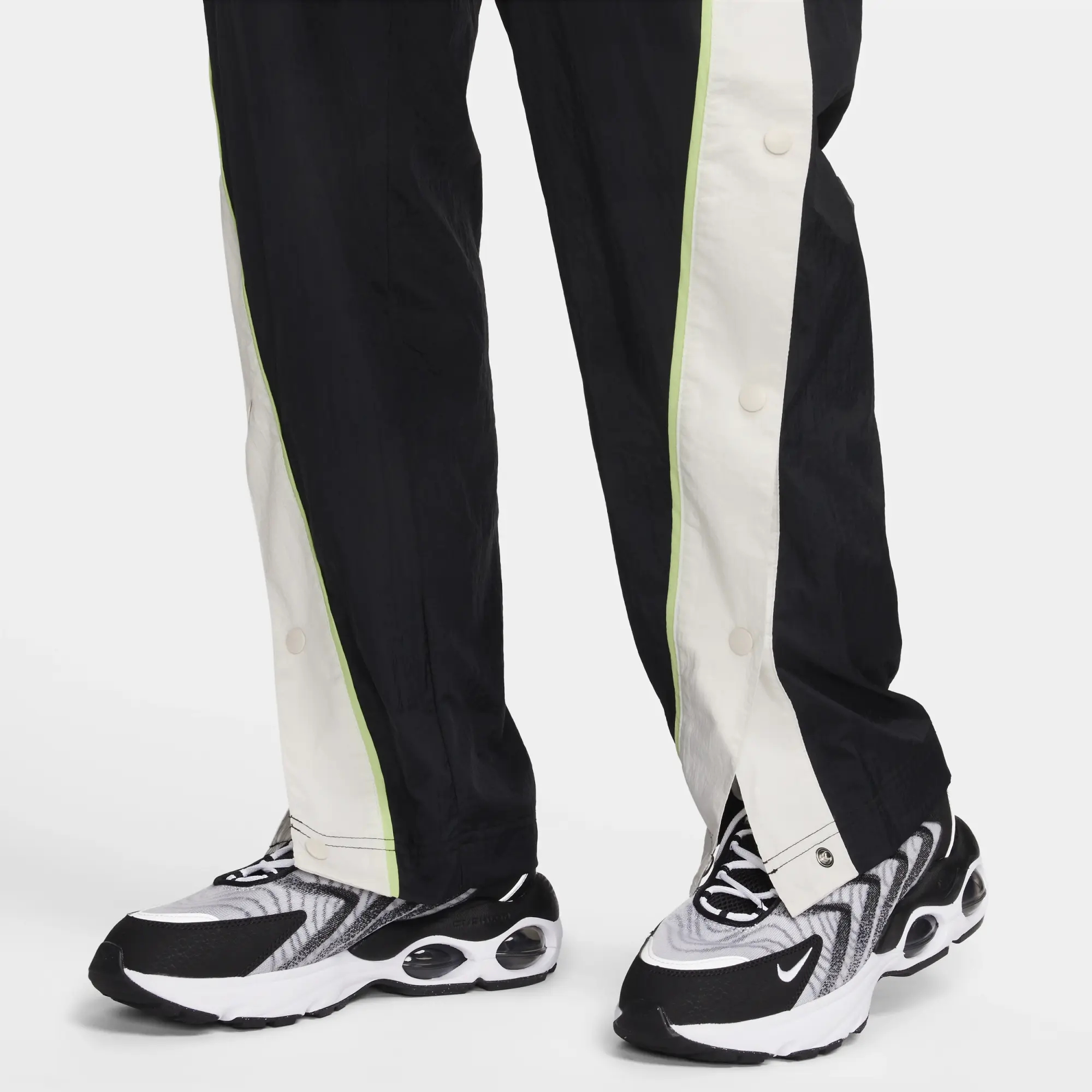 Nike Basketball Woven Joggers With Side Popper Detail-Black