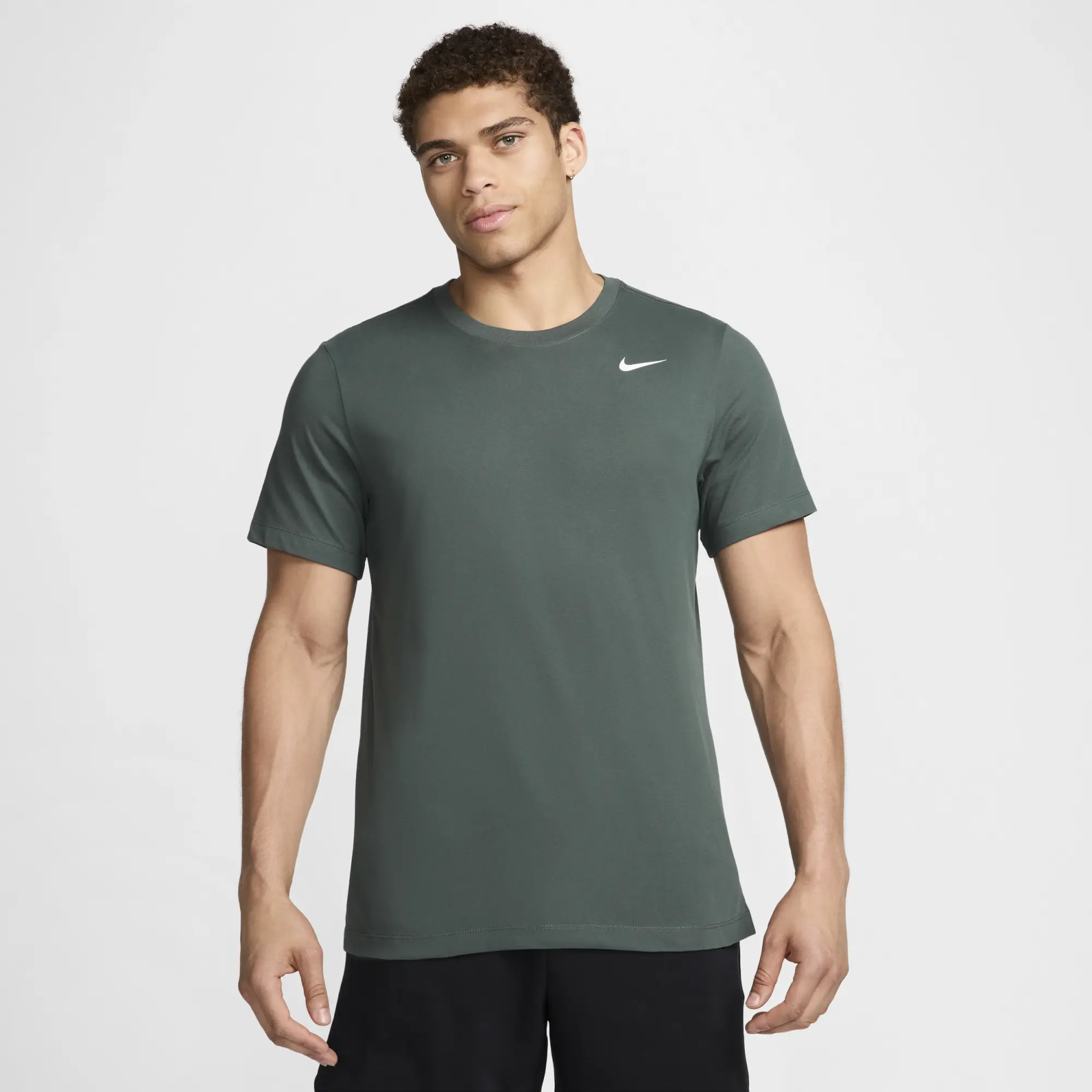 Nike Dri-FIT Legend Men's Fitness T-Shirt - Green | DX0989-010 | FOOTY.COM