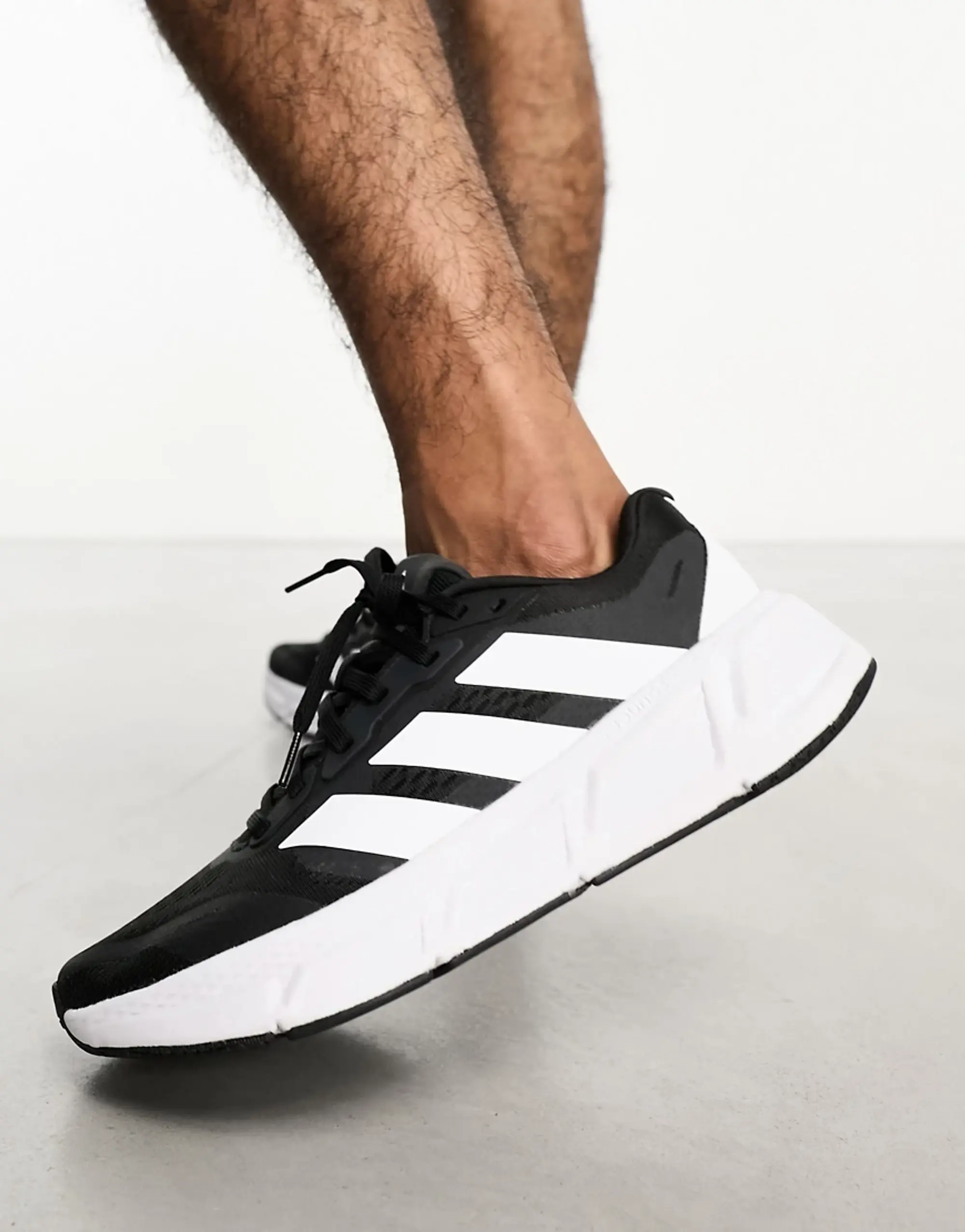 adidas Questar 2