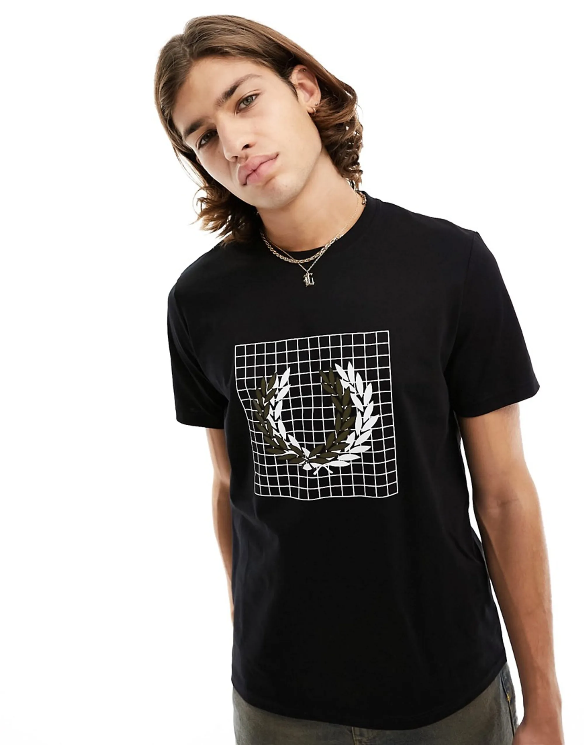 Fred Perry Laurel Wreath Graphic Logo T-Shirt In Black | M6549-102 