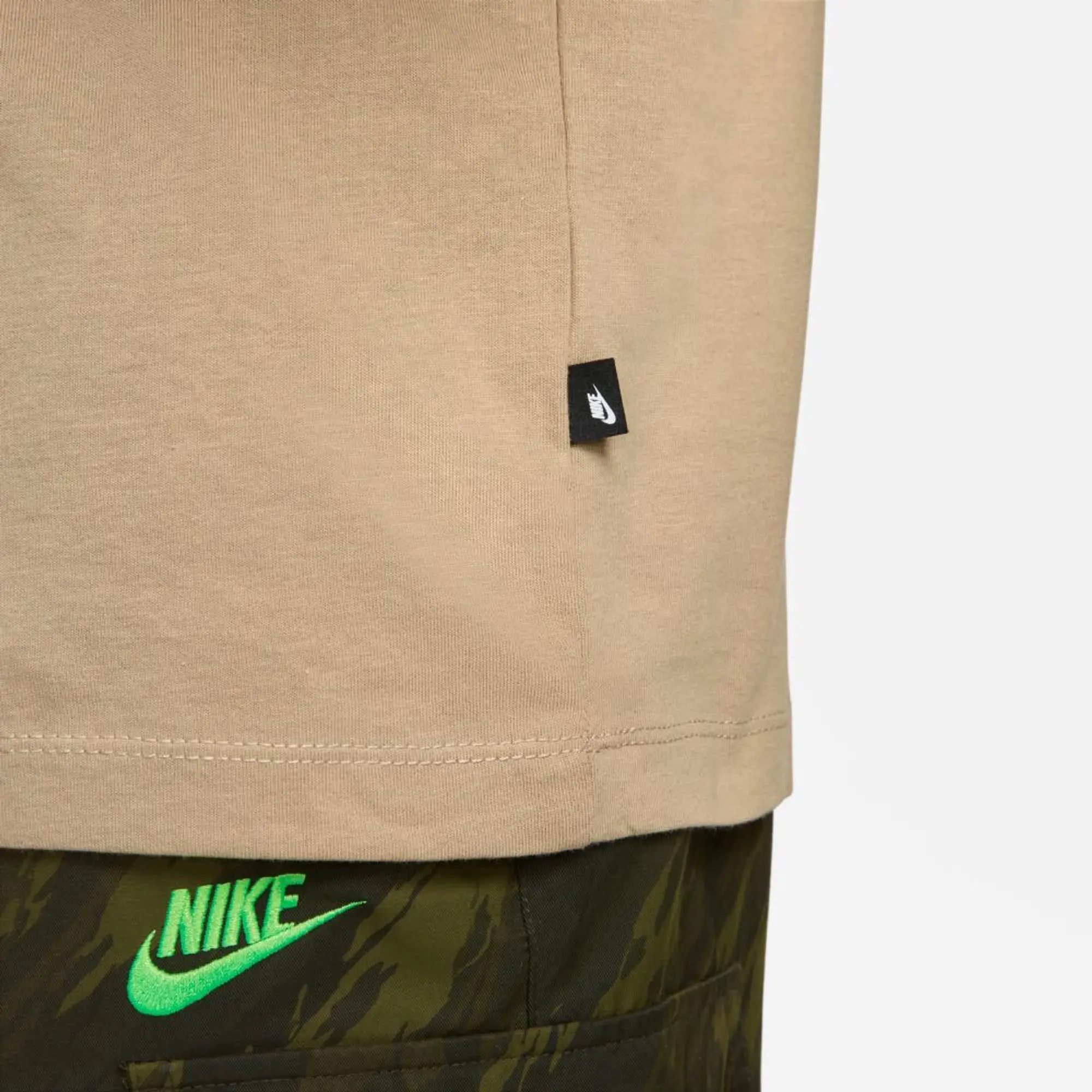 Nike FANTASY GRAPHIC TEE