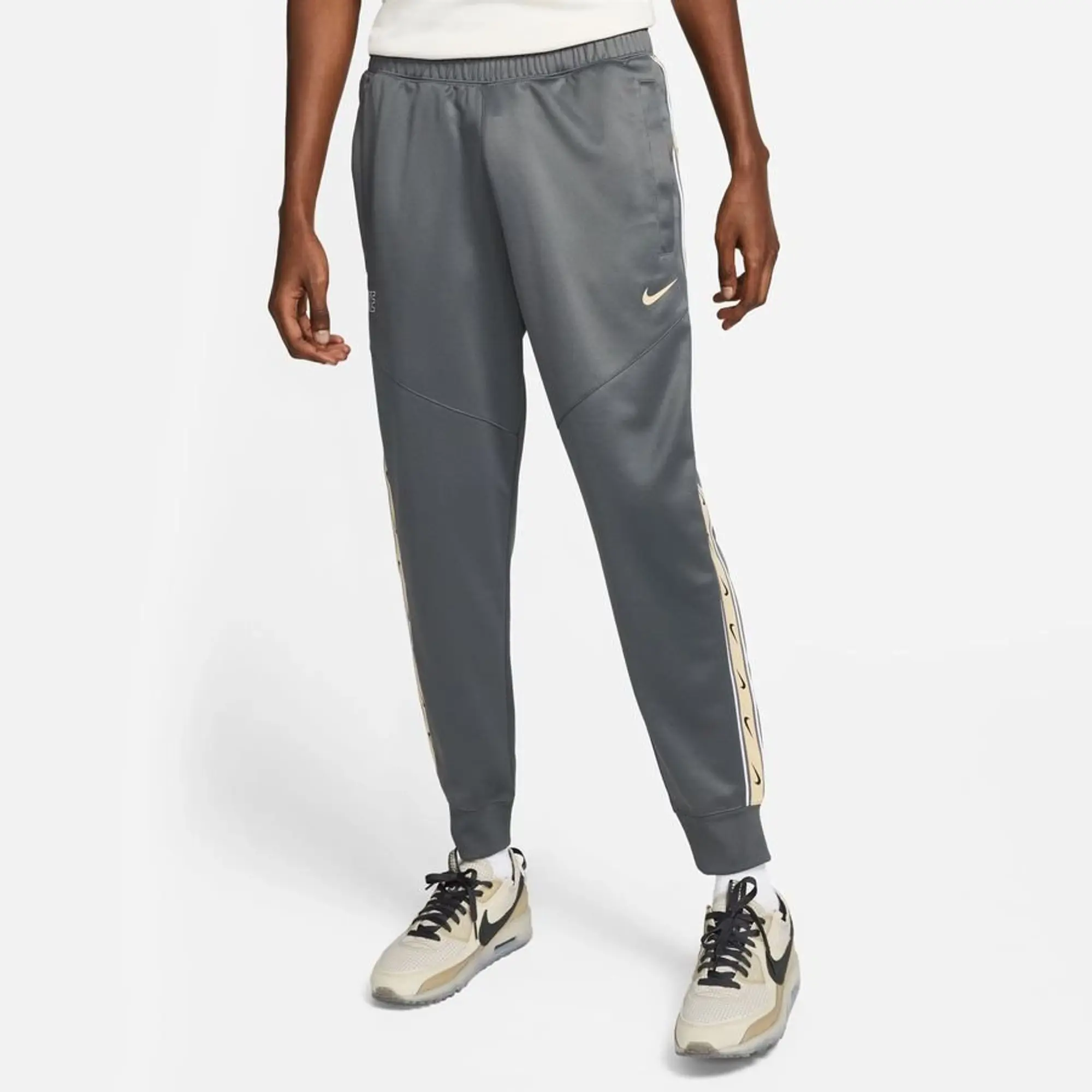 Nike repeat sweatpants deals