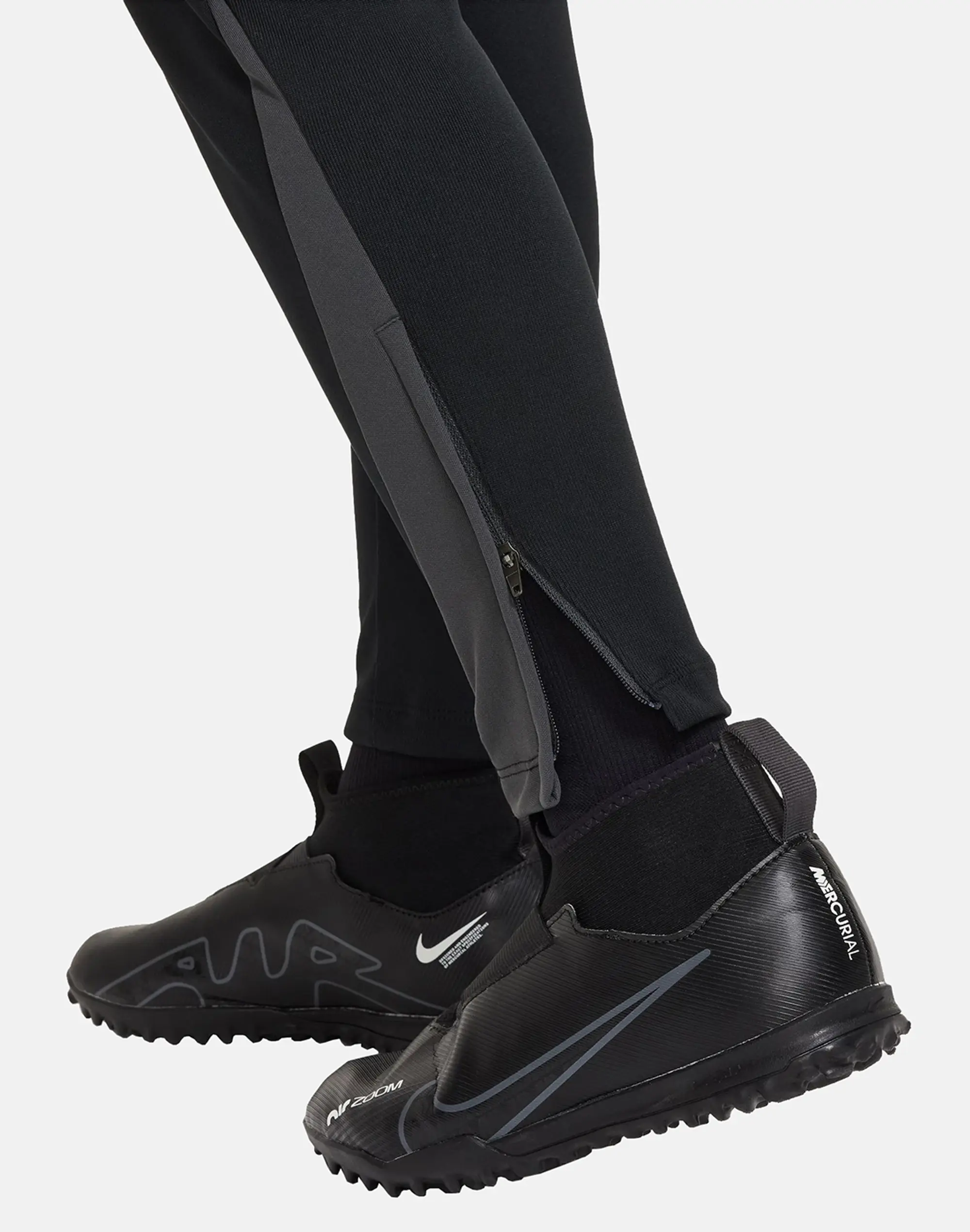 Nike Junior Winter Warrior Tack Pant - Black - Size XL/B - Black