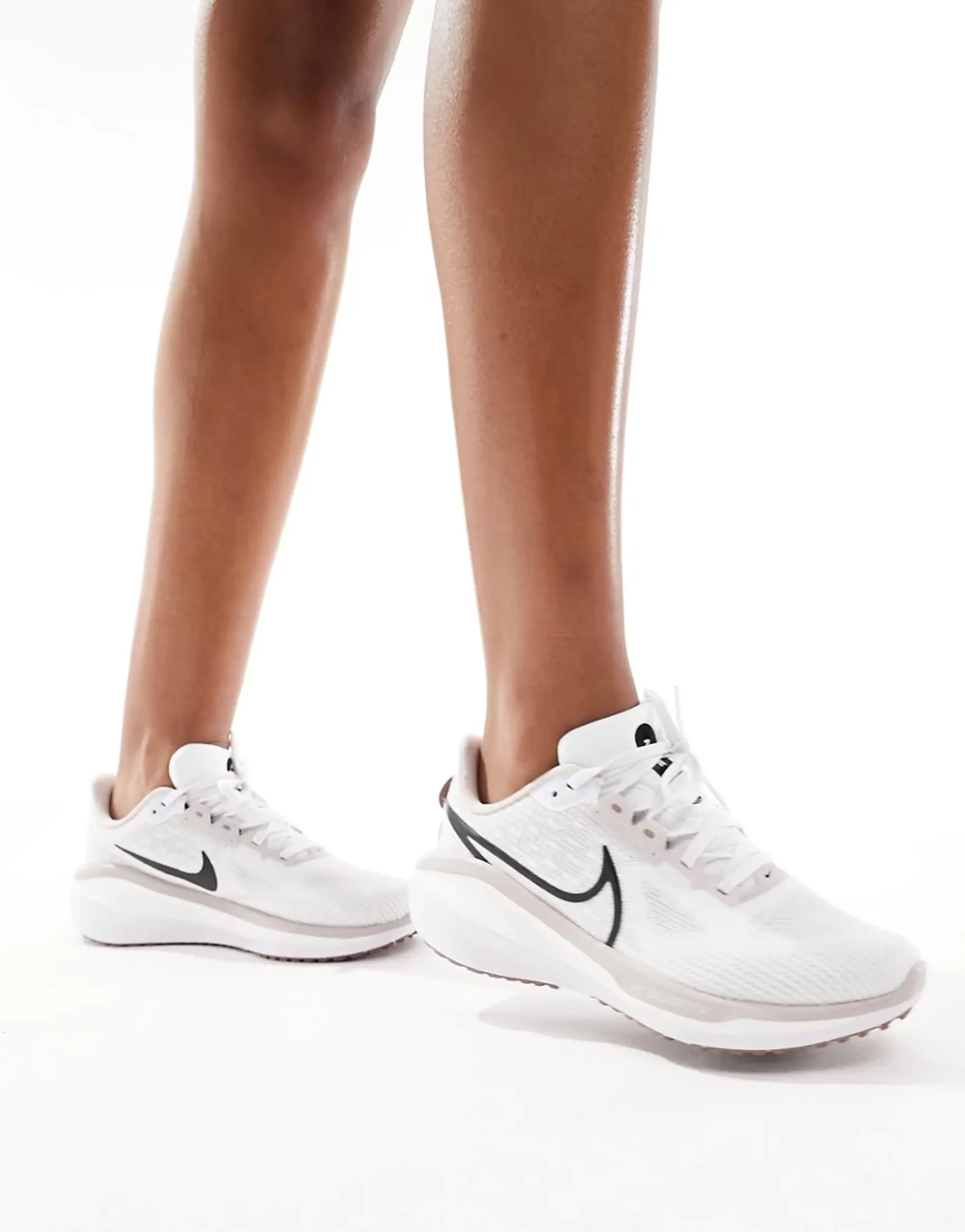 Nike Vomero 17 Women's Running Shoes - SP24