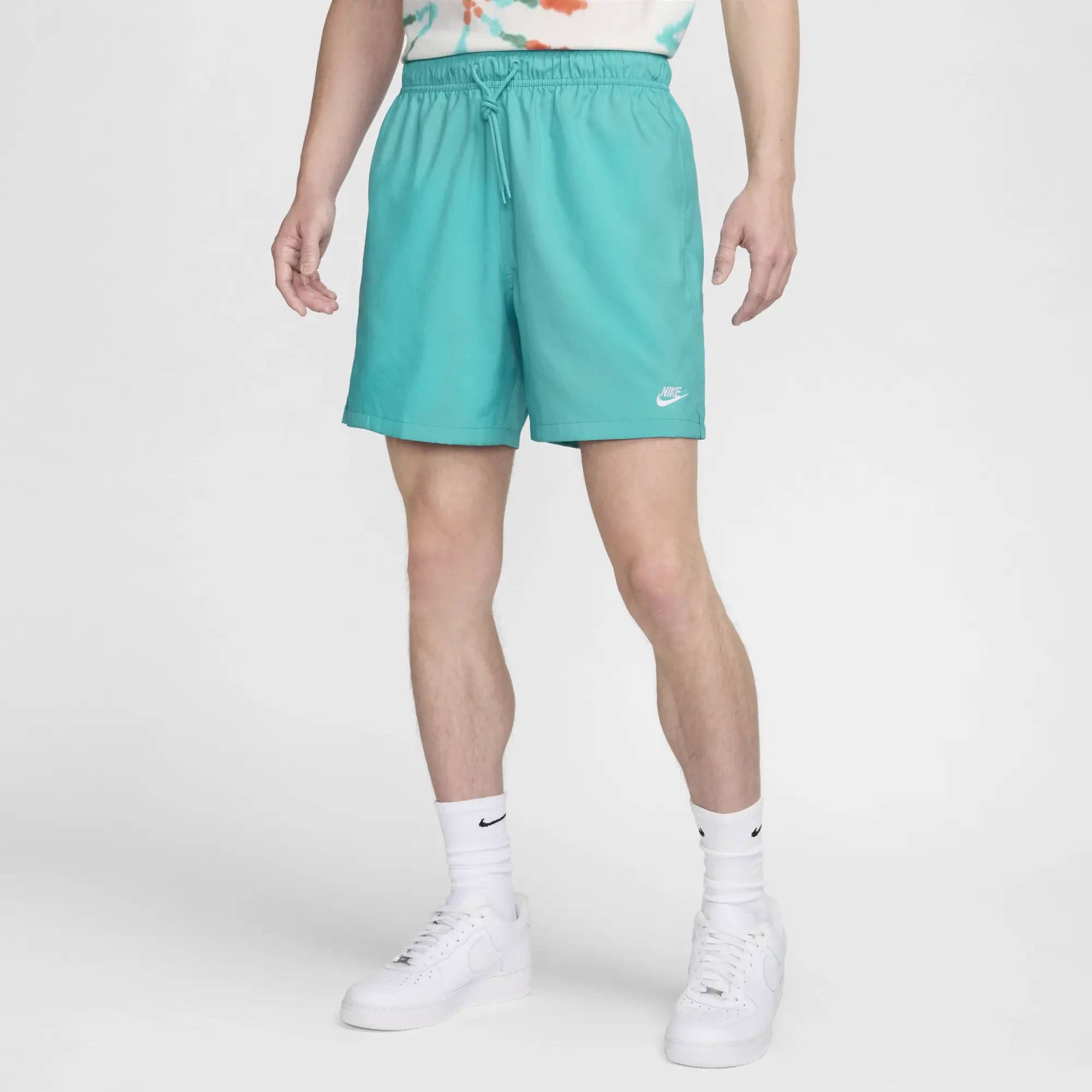 Nike Club Men's Woven Flow Shorts - Green - Polyester