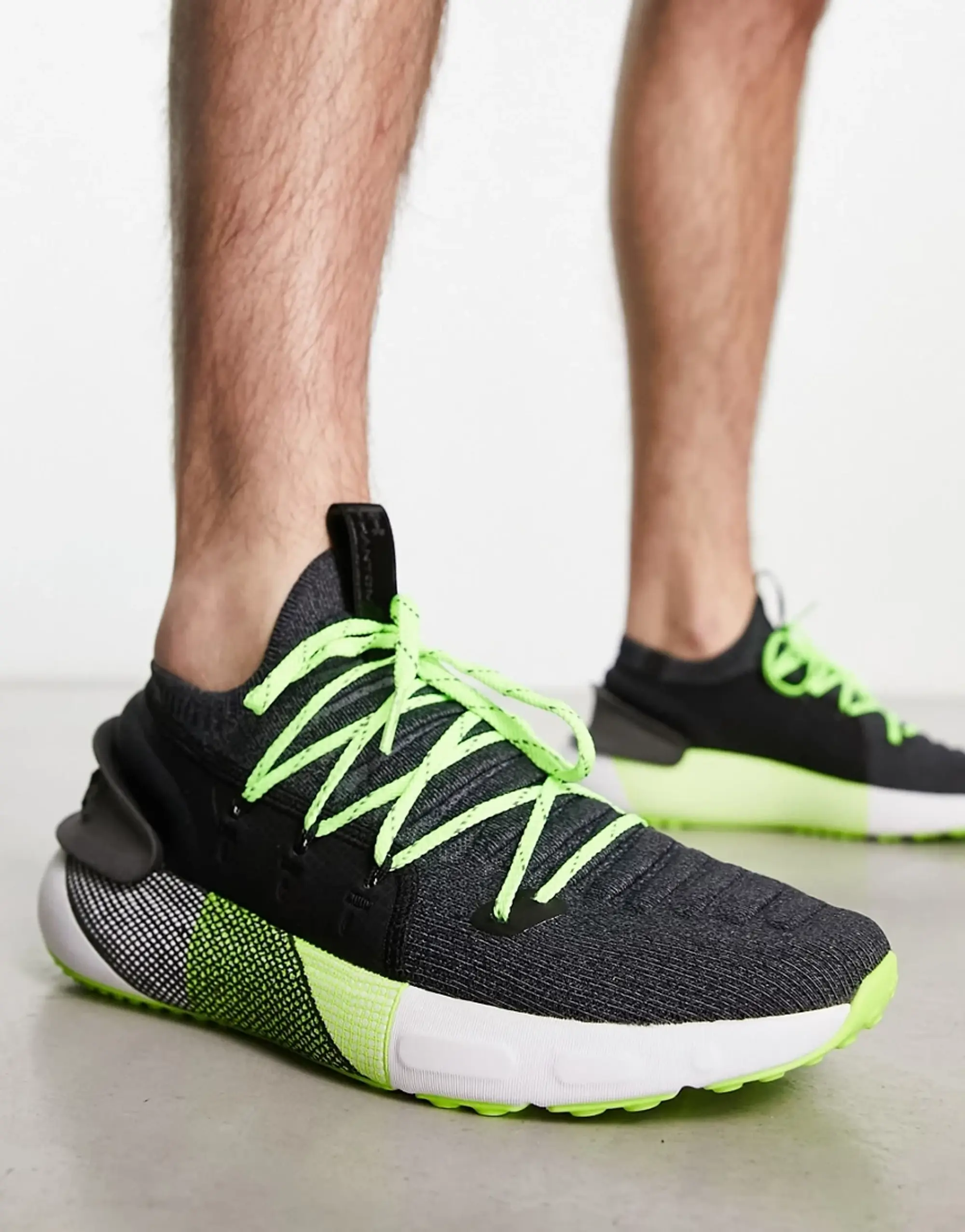 Under Armour Running Hovr Phantom 3 Rflct Trainers In Black/Yellow