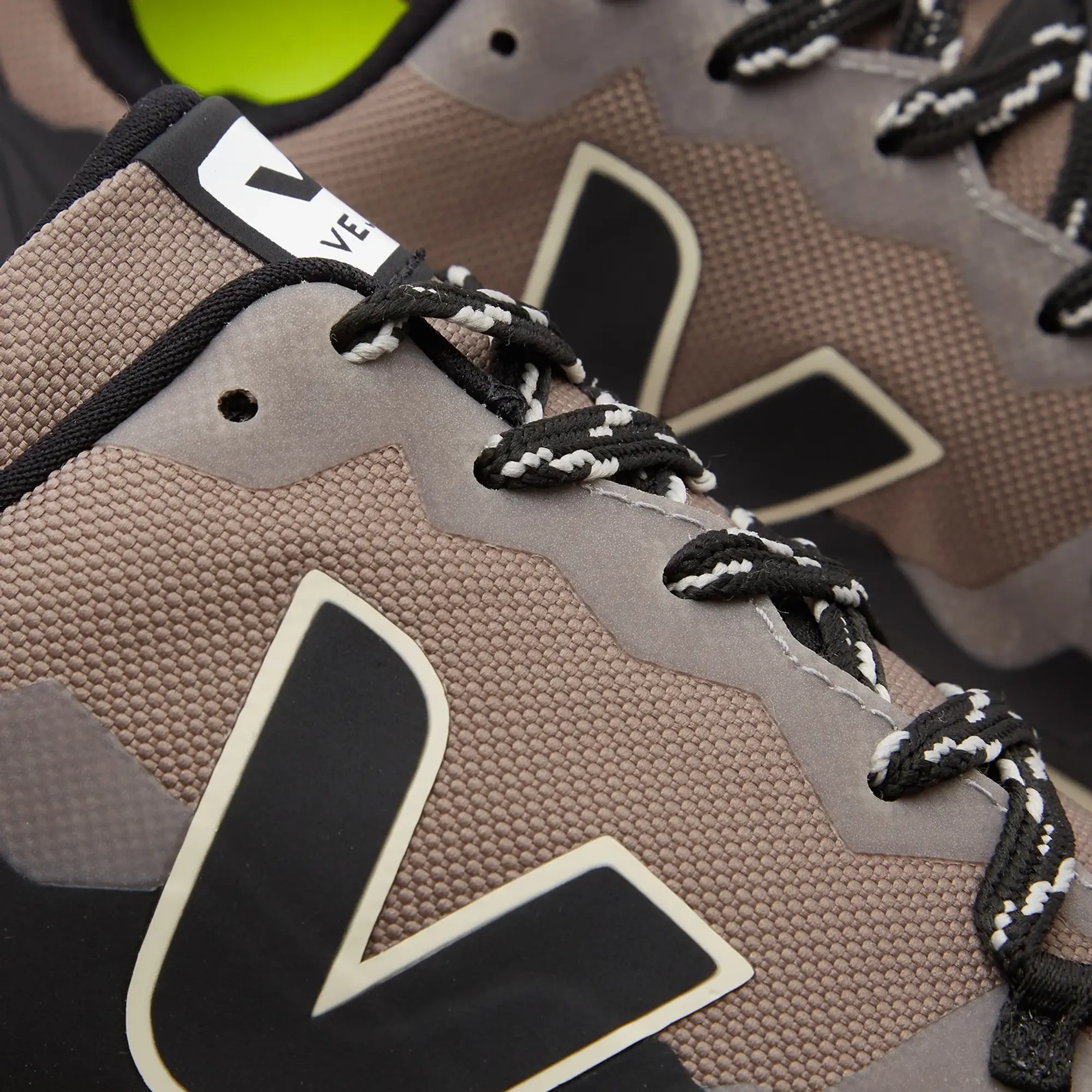 Veja Men's Fitz Roy Sneaker Basalte/Black