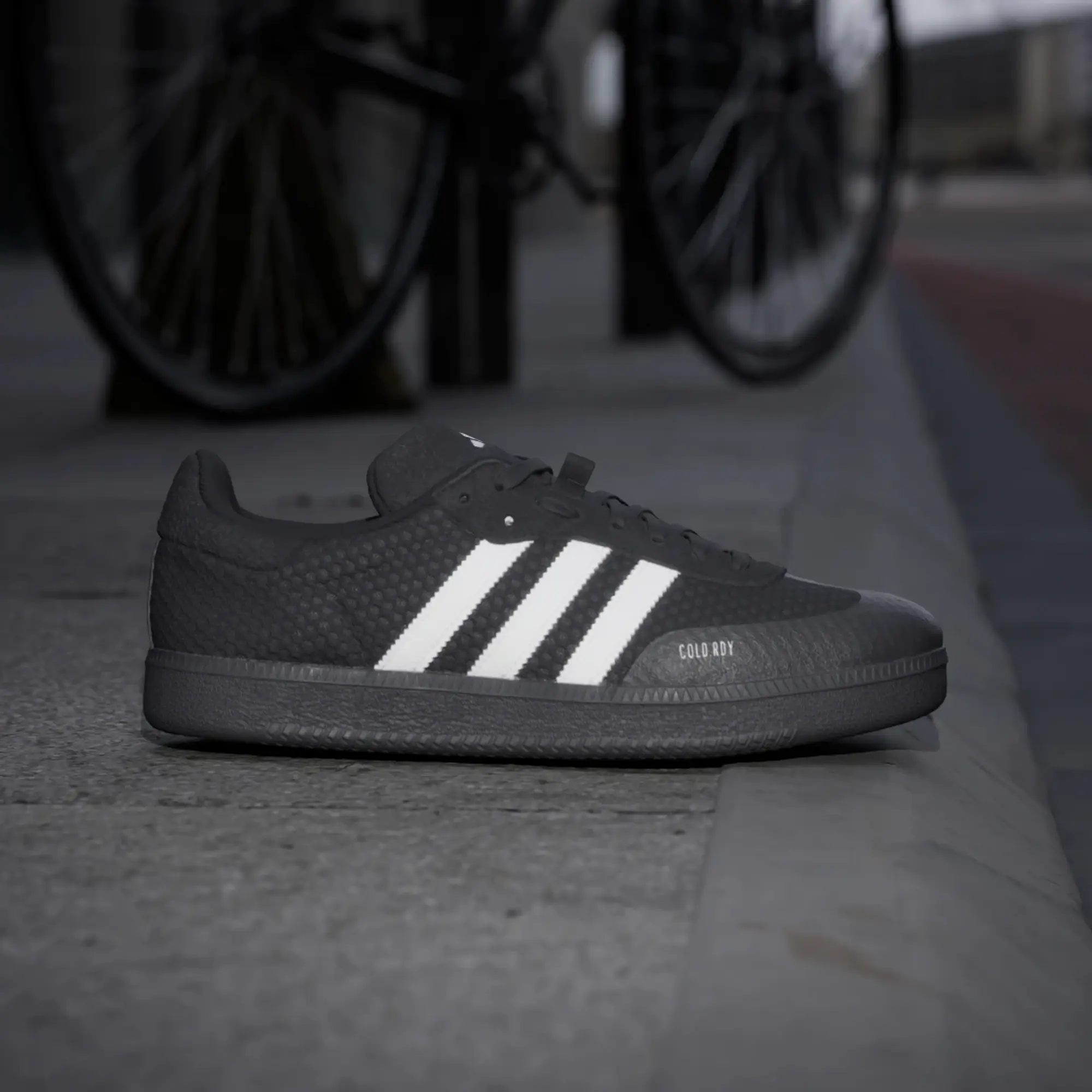 adidas Originals Sneakers Adidas Velosamba Cold.Rdy 2 Core Black/ Ftw White/ Zero Metalic Eur 46 2/3