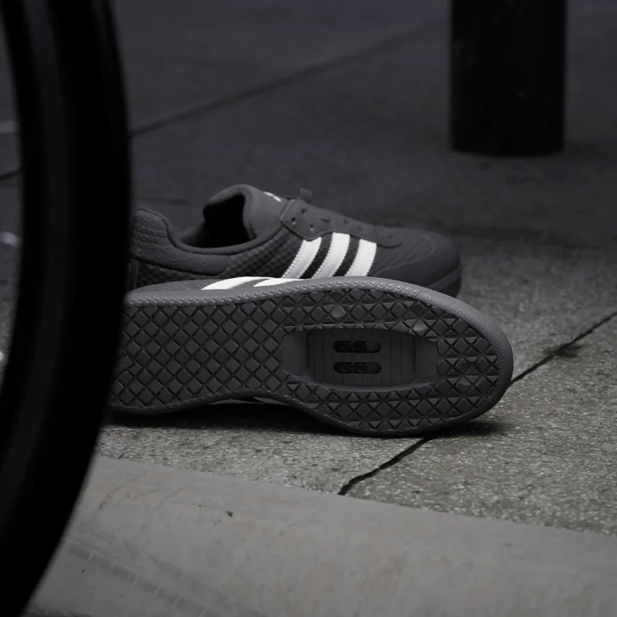 adidas Originals Sneakers Adidas Velosamba Cold.Rdy 2 Core Black/ Ftw White/ Zero Metalic Eur 46 2/3