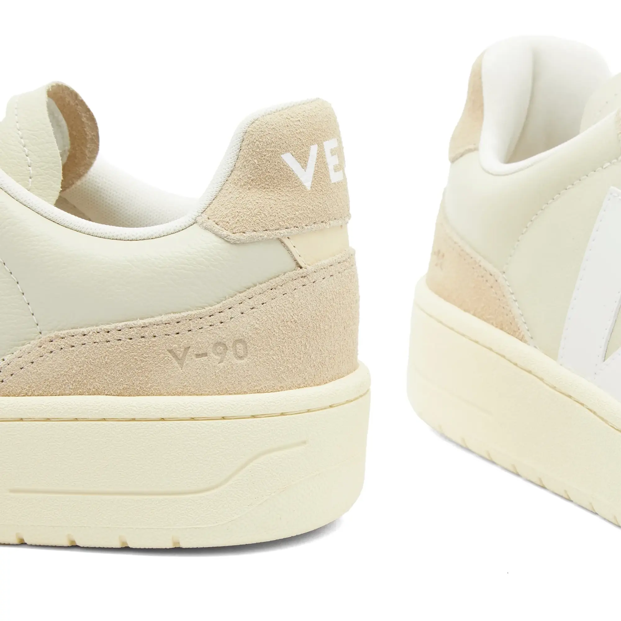 Veja Pierre Trainers