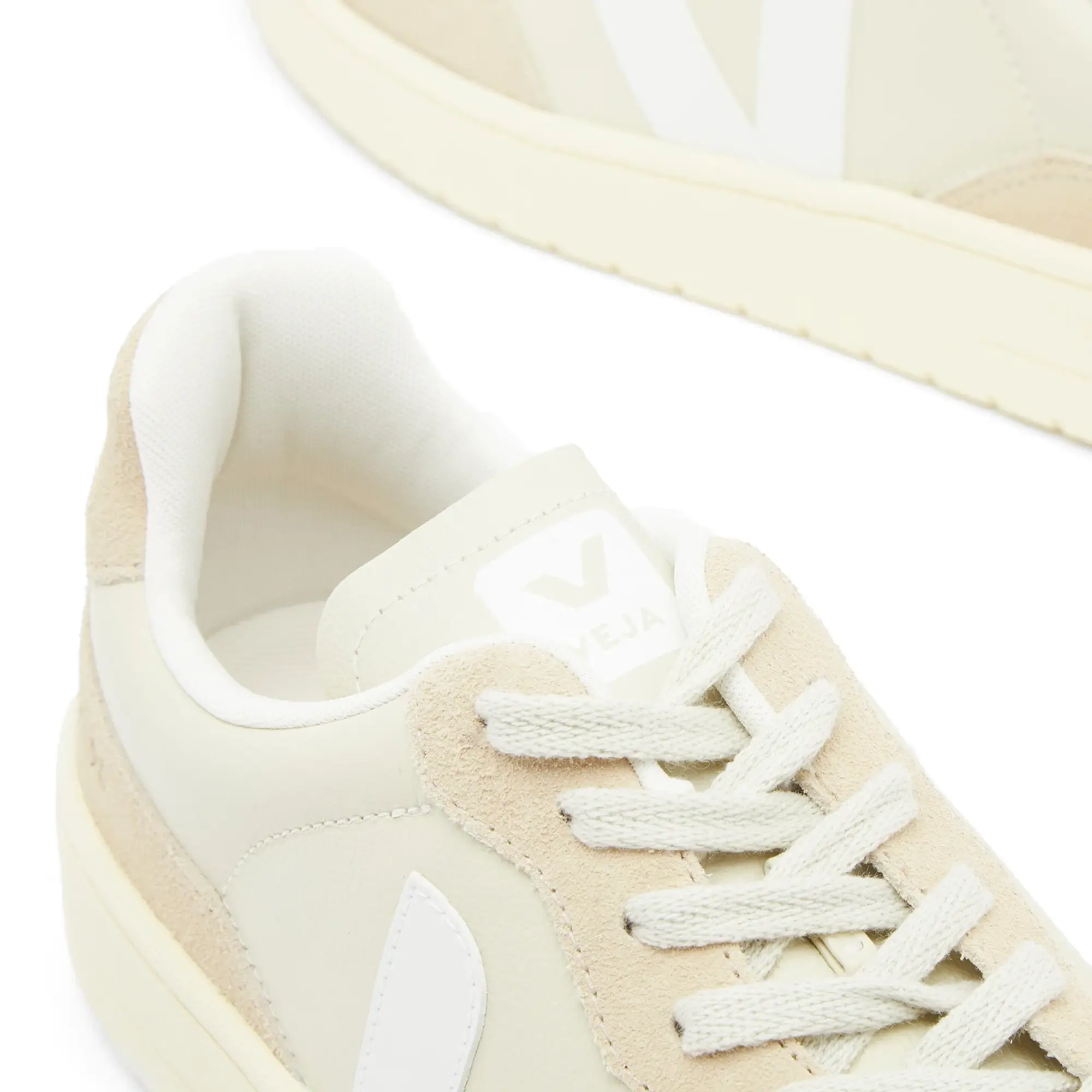 Veja Pierre Trainers