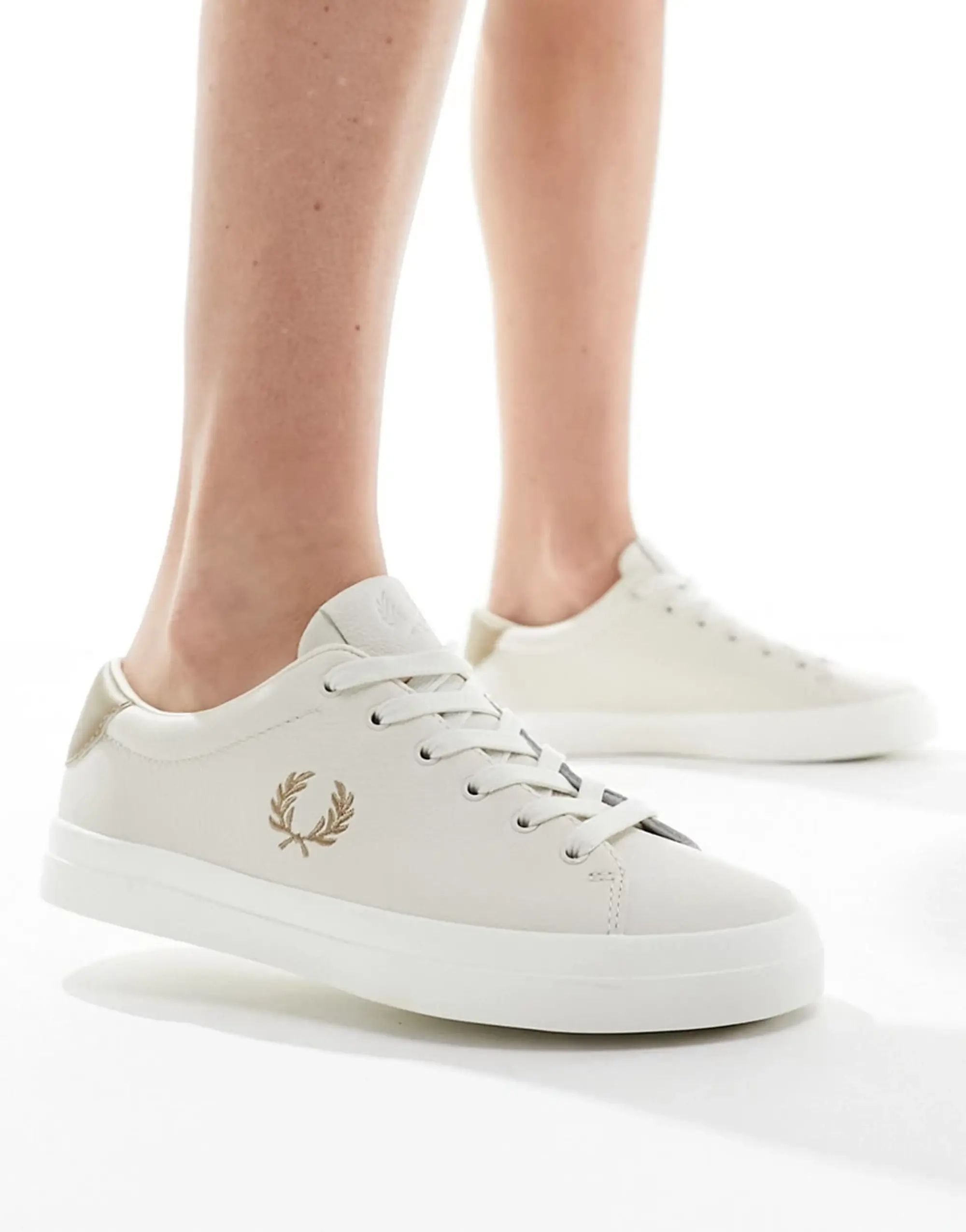 Fred Perry Lottie Leather Trainer In Stone-Neutral