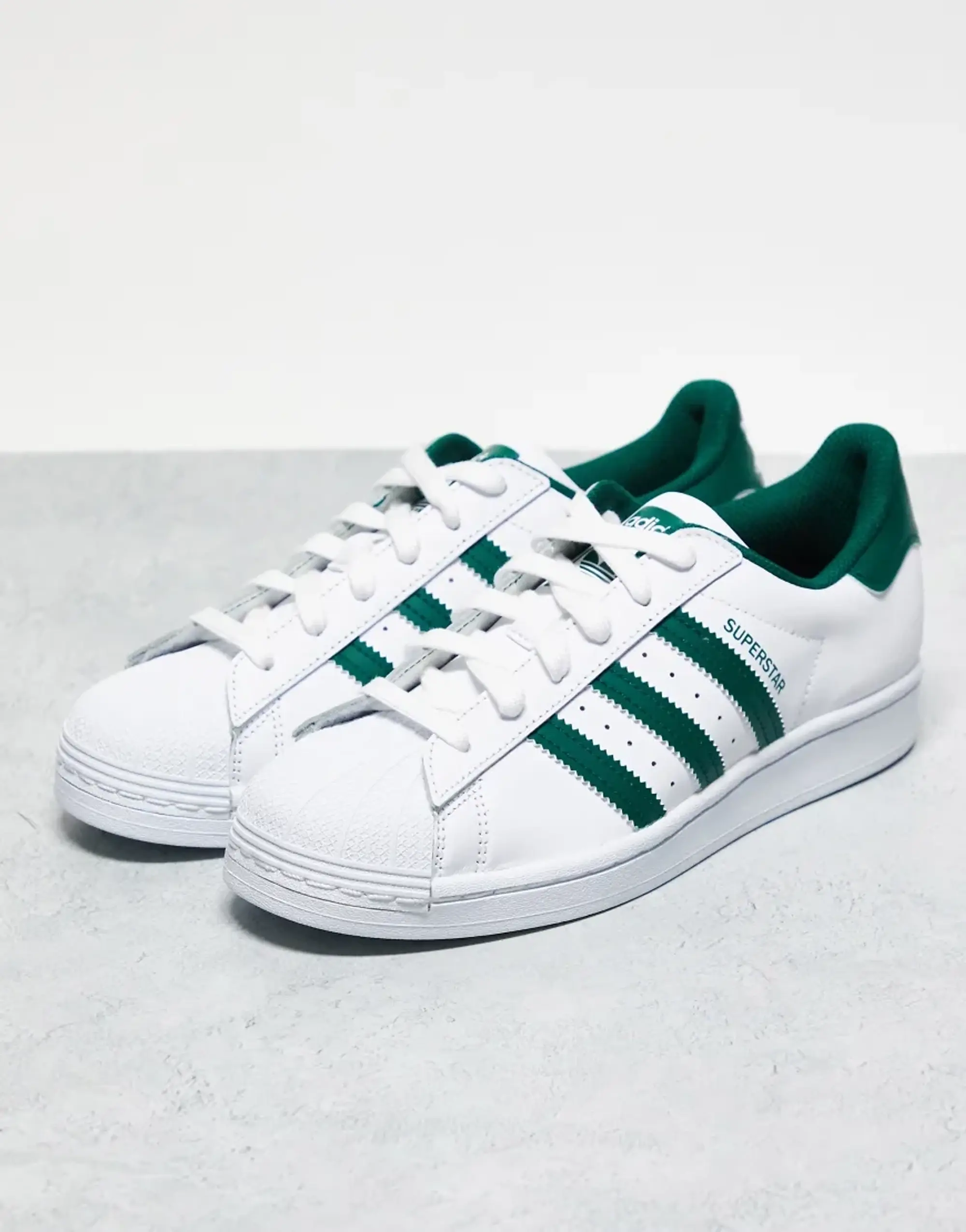 adidas  SUPERSTAR  women's Shoes (Trainers) in White