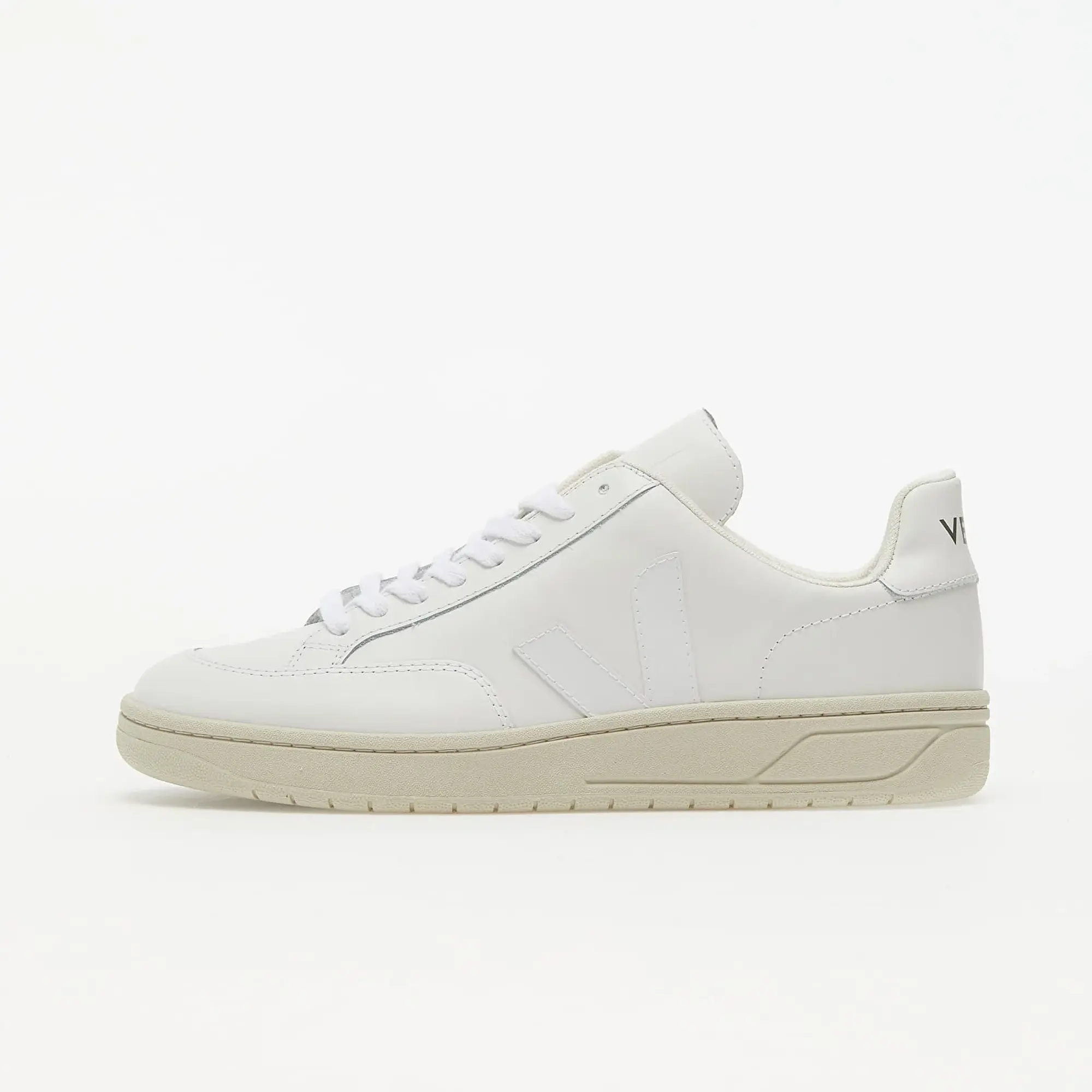 Veja V-12 LEATHER