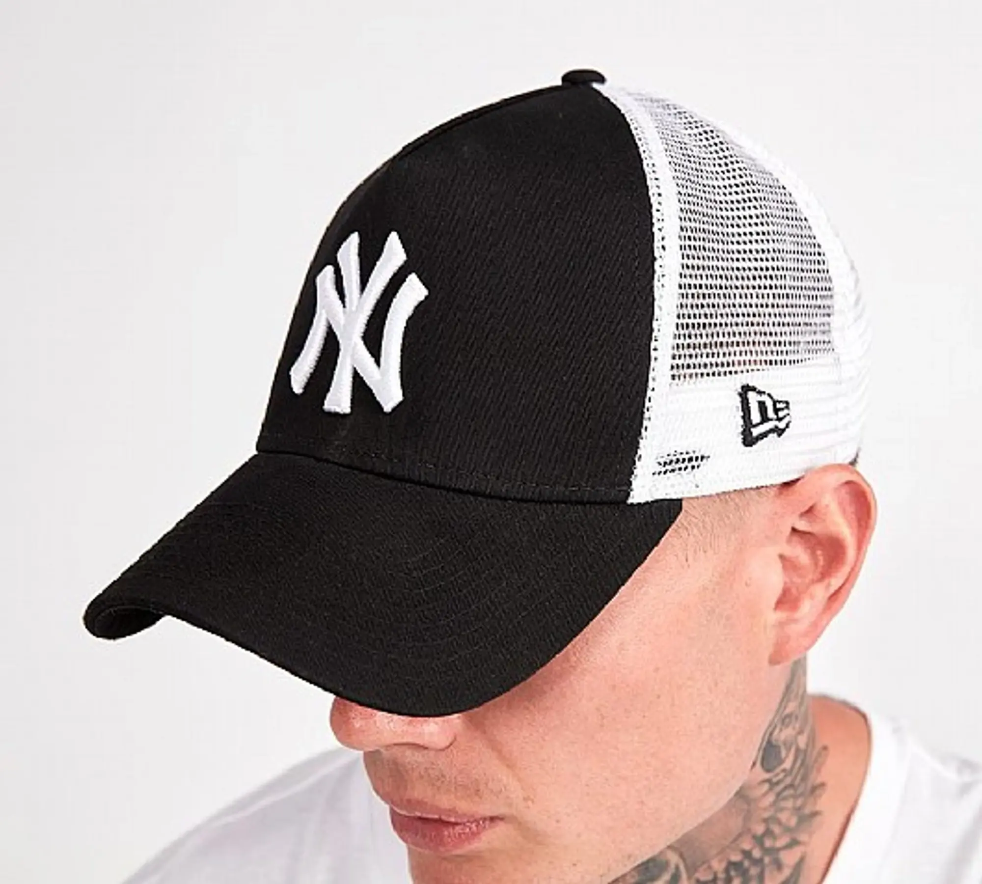 new era NY Trucker Cap - Black / White