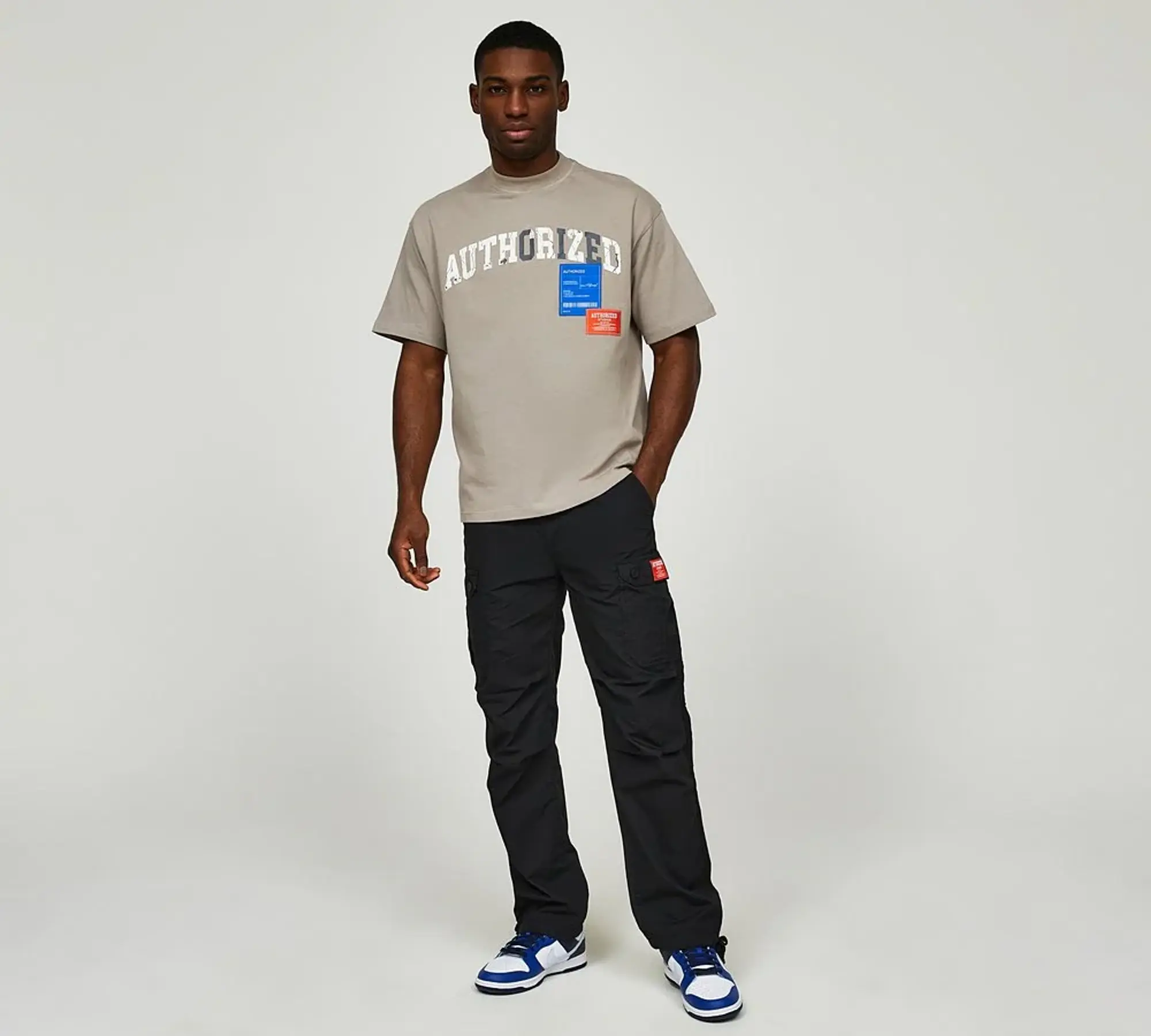 Authorized Distressed Arch Front Logo Relaxed T-Shirt - Grey - Size S - Grey