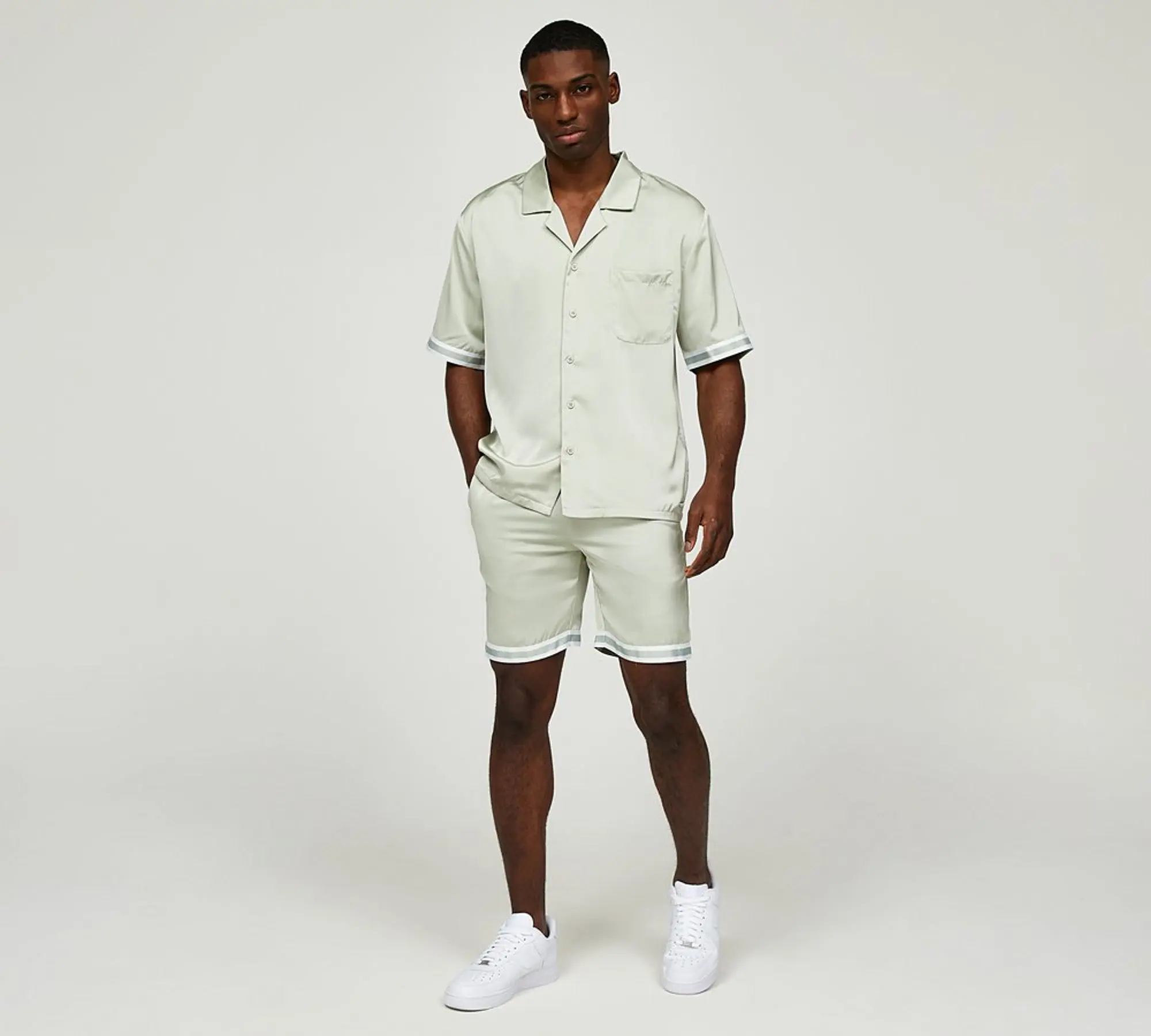 Belier Resort Contrast Short - Stone - Size M - Stone