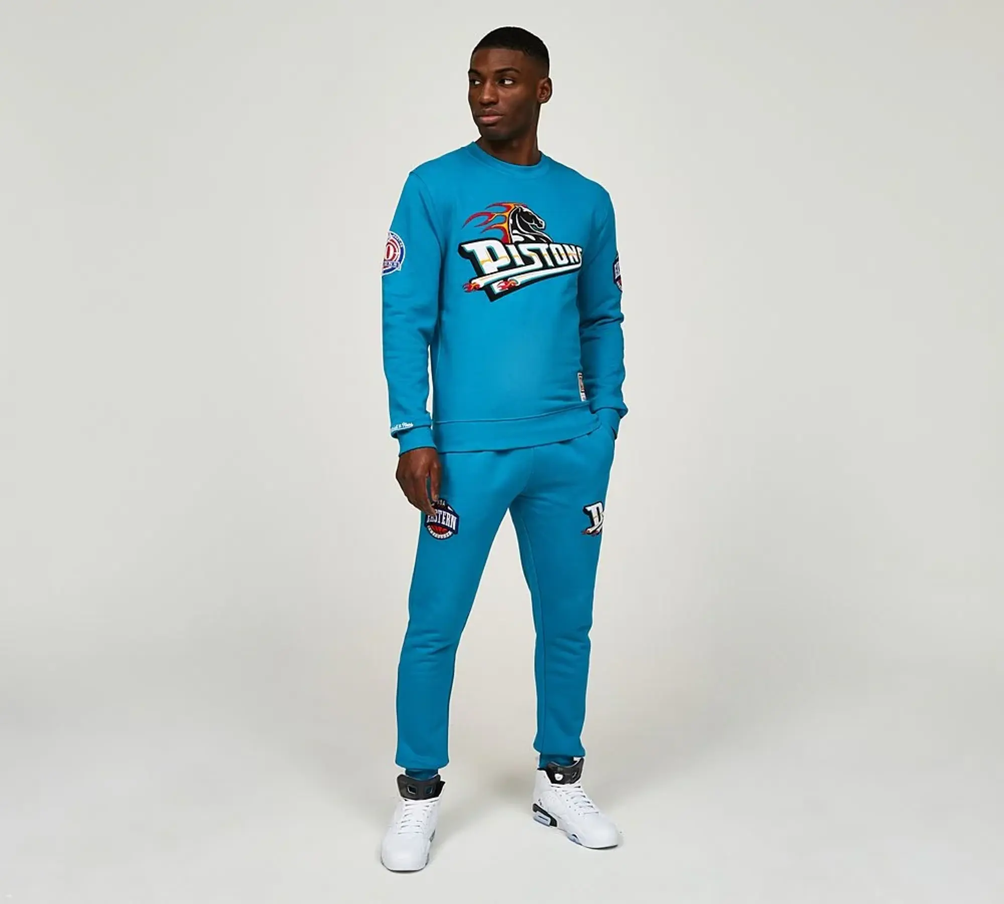 Mitchell and Ness Teams Detroit Pistons Sweatshirt - Teal